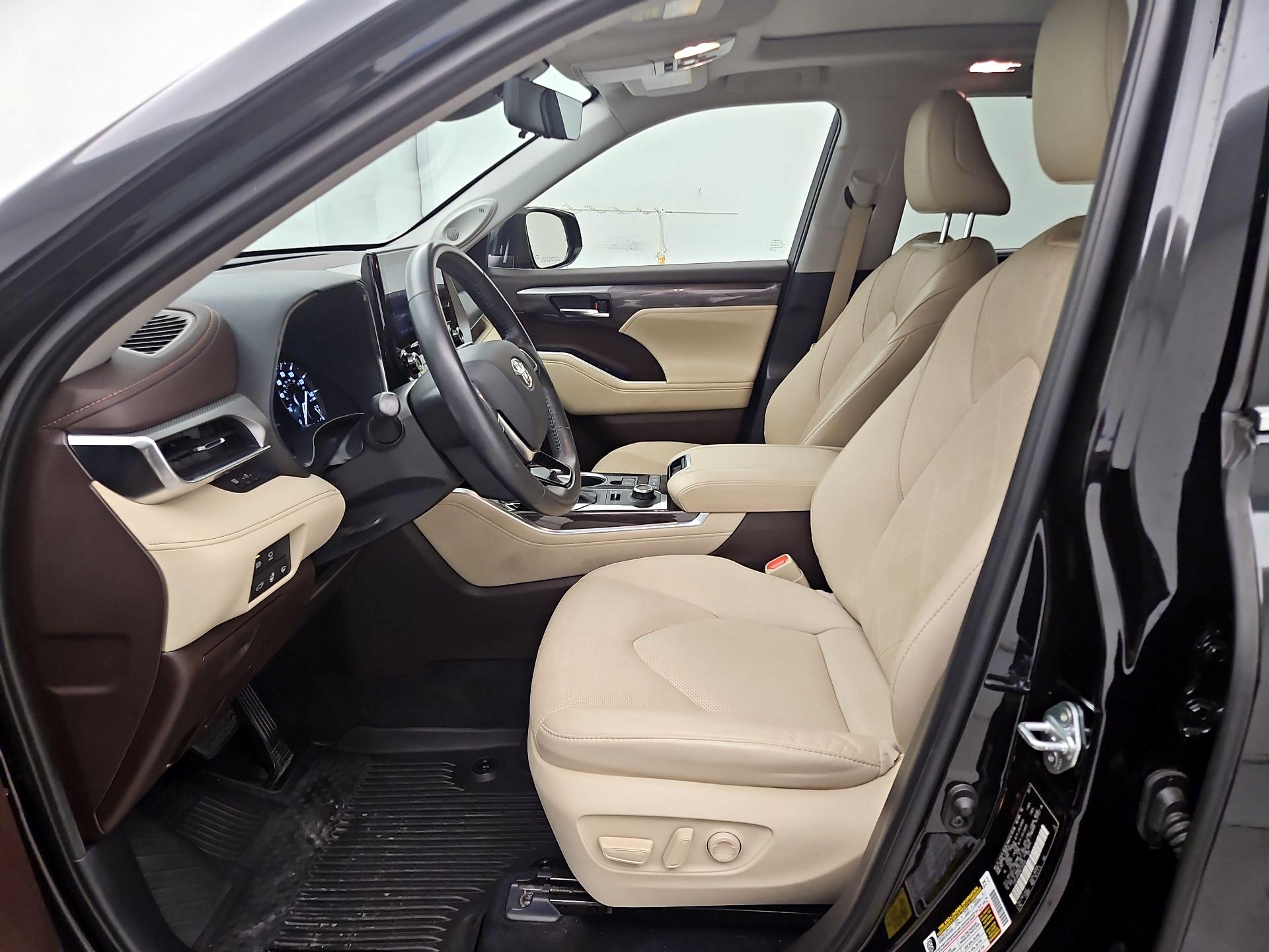 Thumbnail: 2021 Toyota Highlander - 11