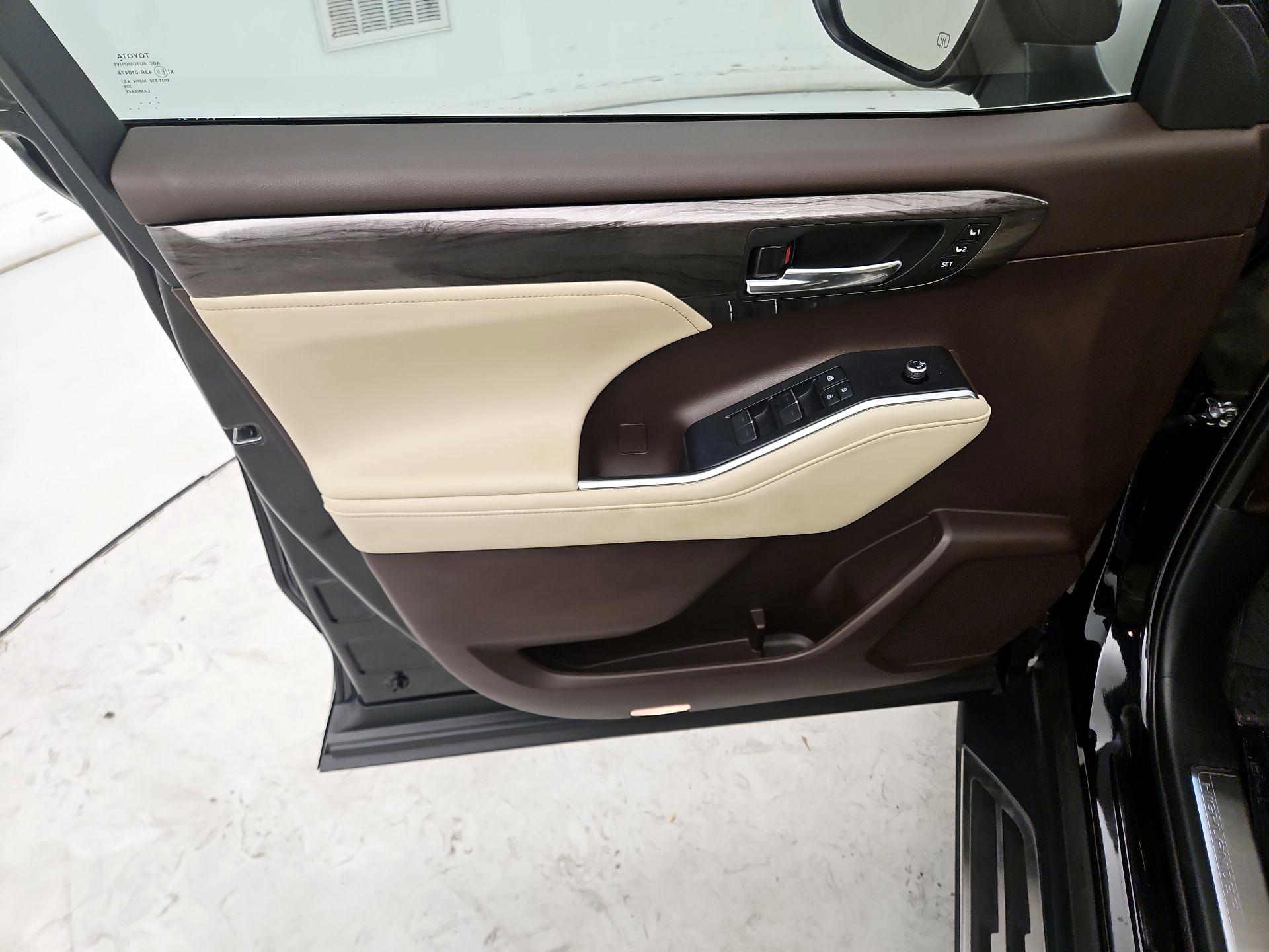 Thumbnail: 2021 Toyota Highlander - 12