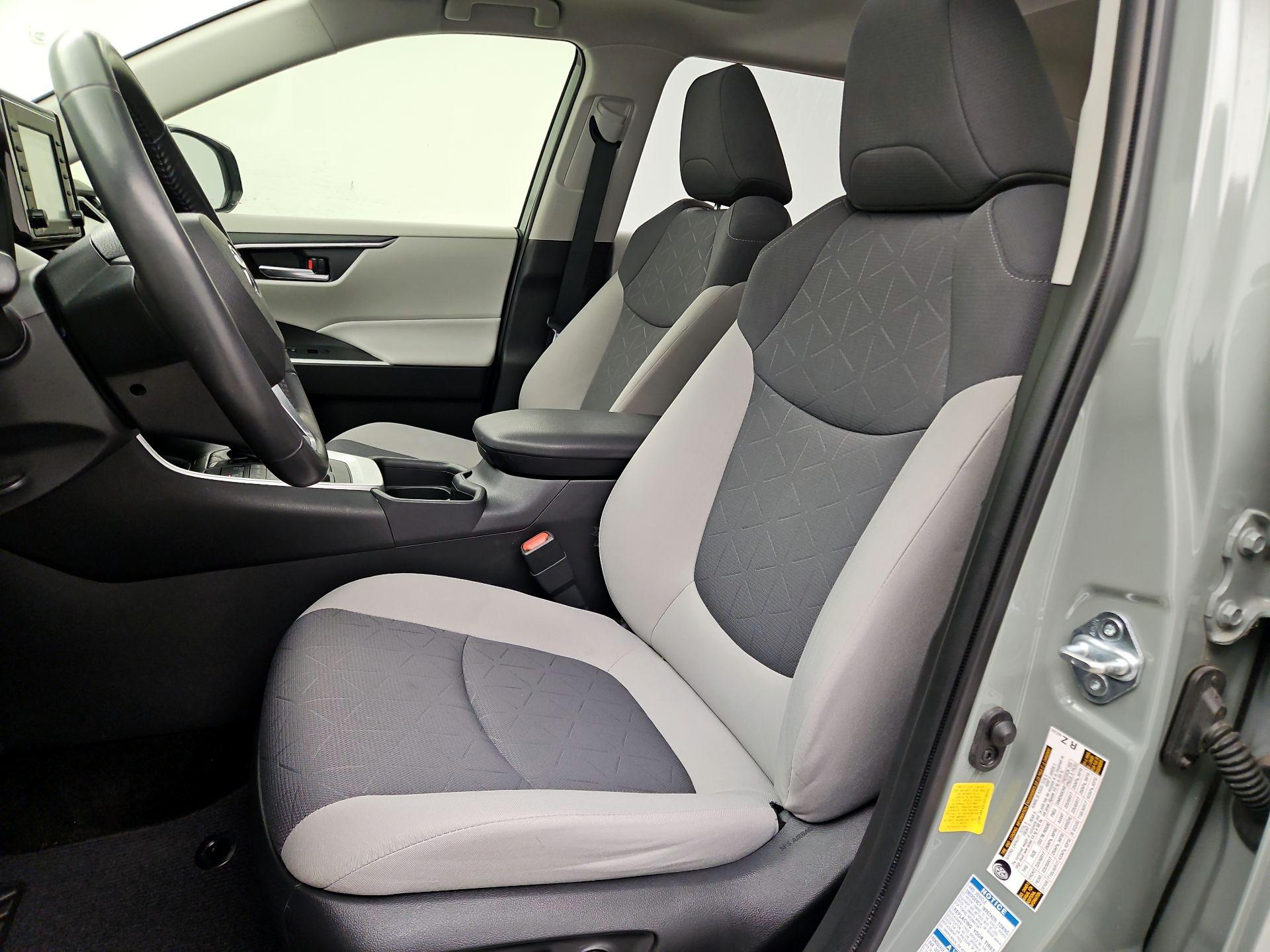 Thumbnail: 2020 Toyota RAV4 - 11