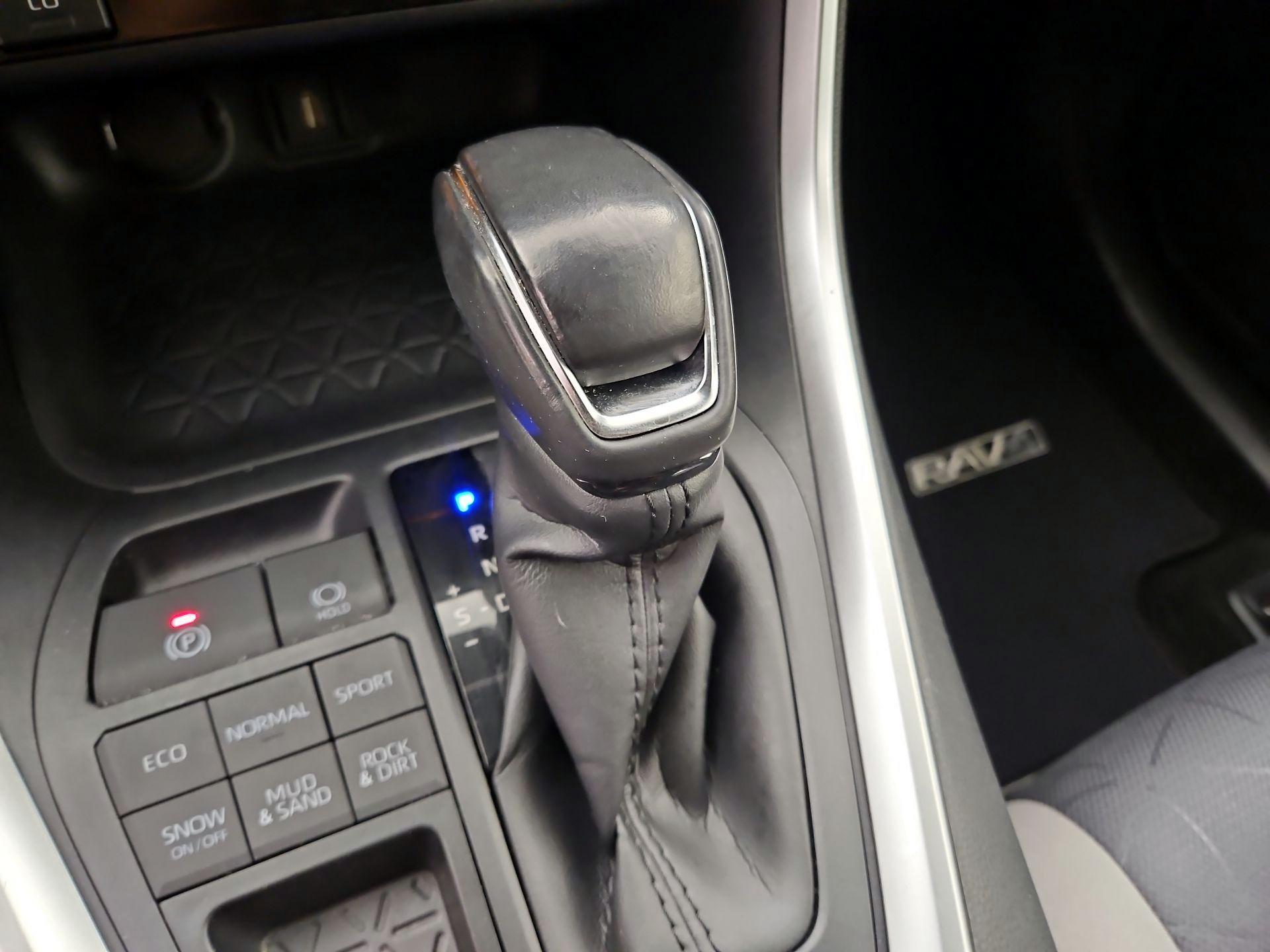 Thumbnail: 2020 Toyota RAV4 - 17
