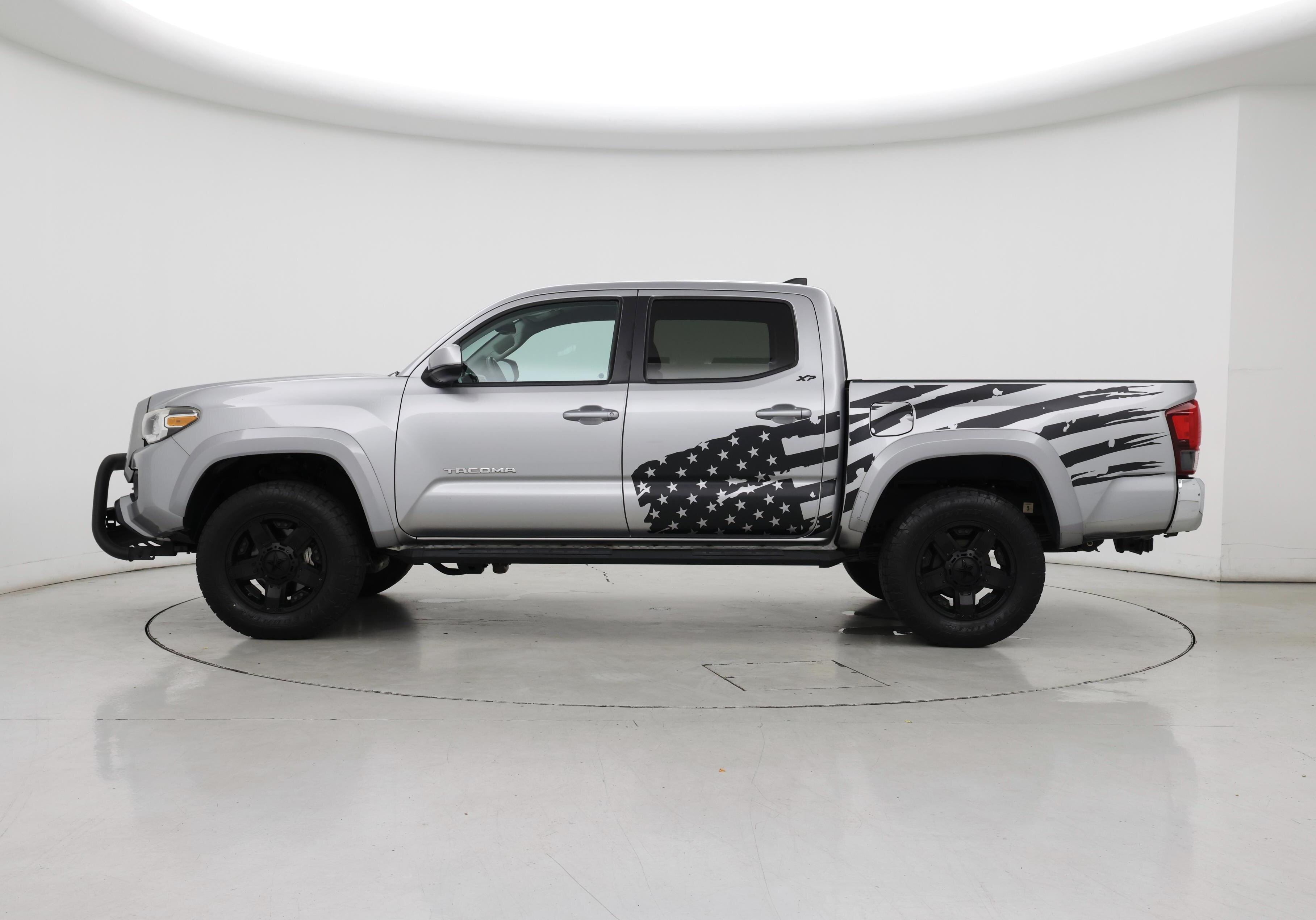 Thumbnail: 2018 Toyota Tacoma - 3