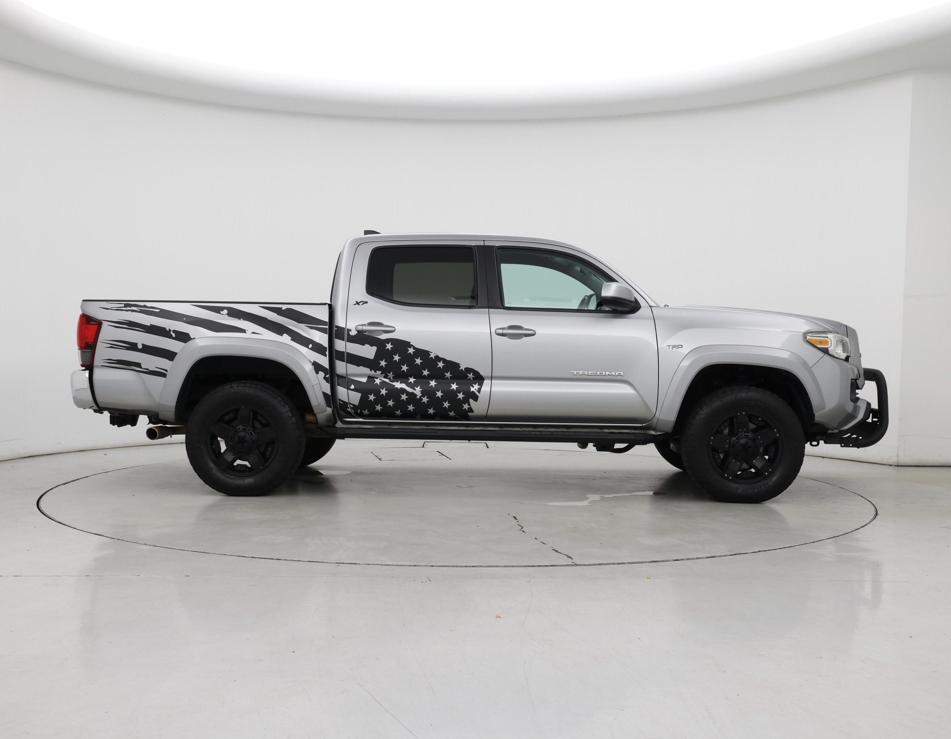 Thumbnail: 2018 Toyota Tacoma - 7