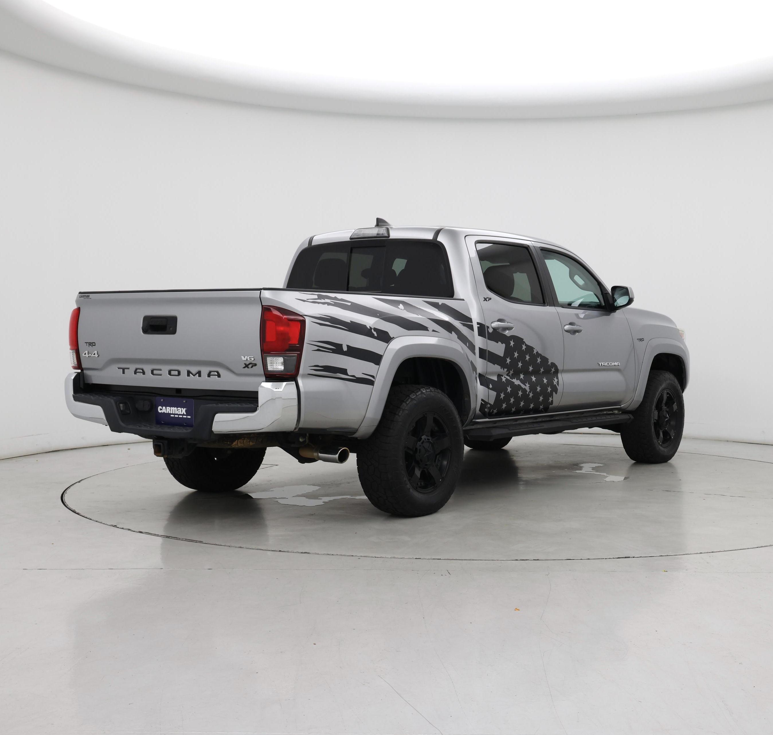 Thumbnail: 2018 Toyota Tacoma - 8