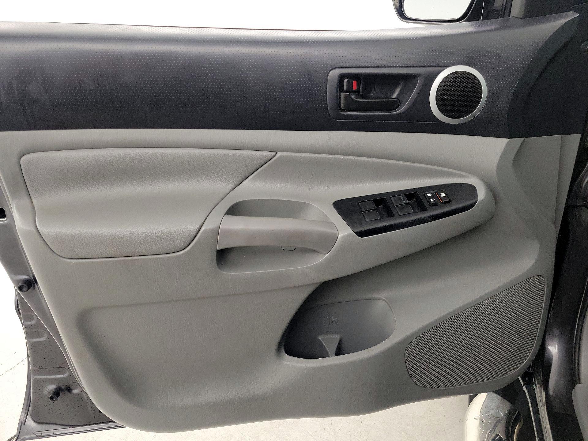 Thumbnail: 2015 Toyota Tacoma - 12