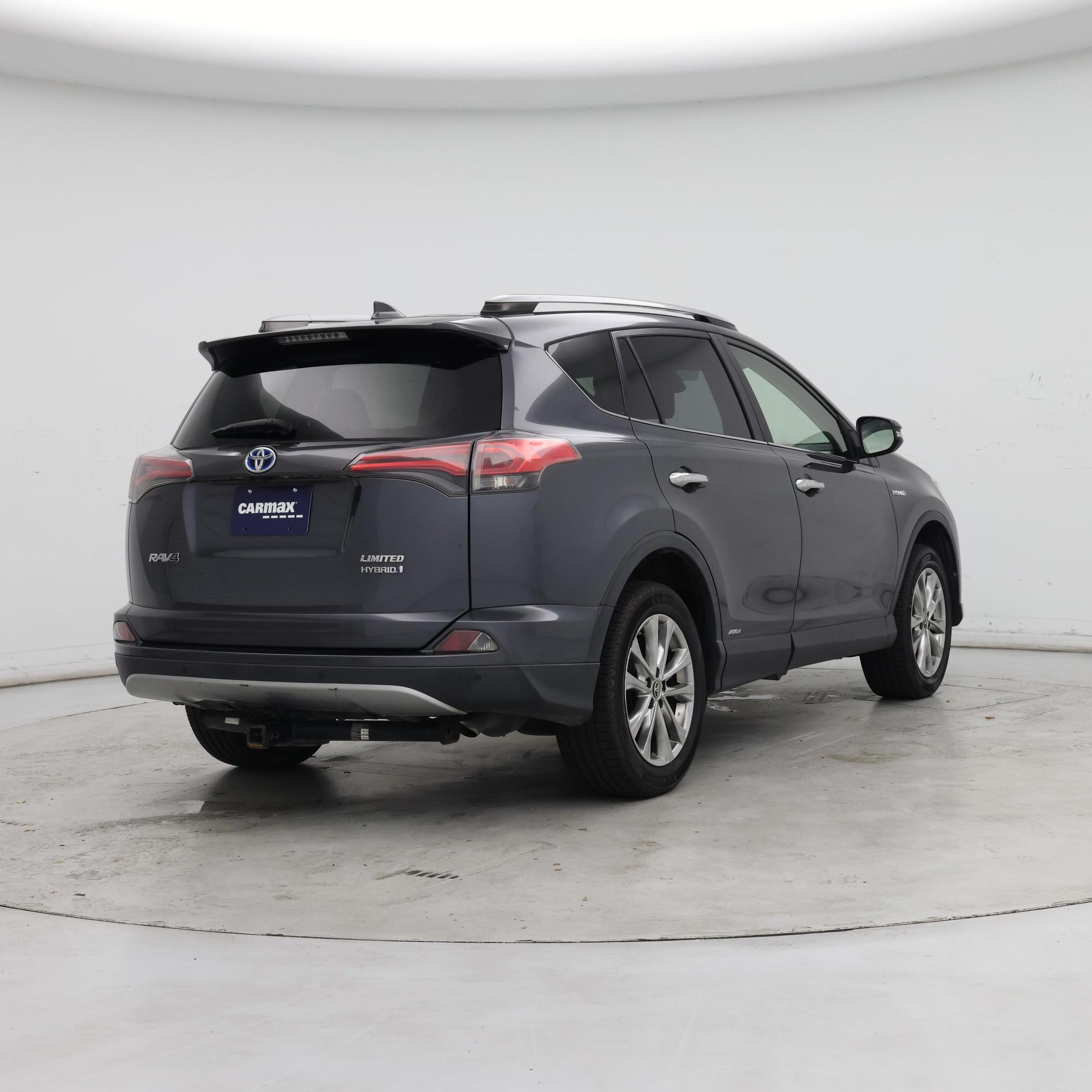 Thumbnail: 2017 Toyota RAV4 - 8
