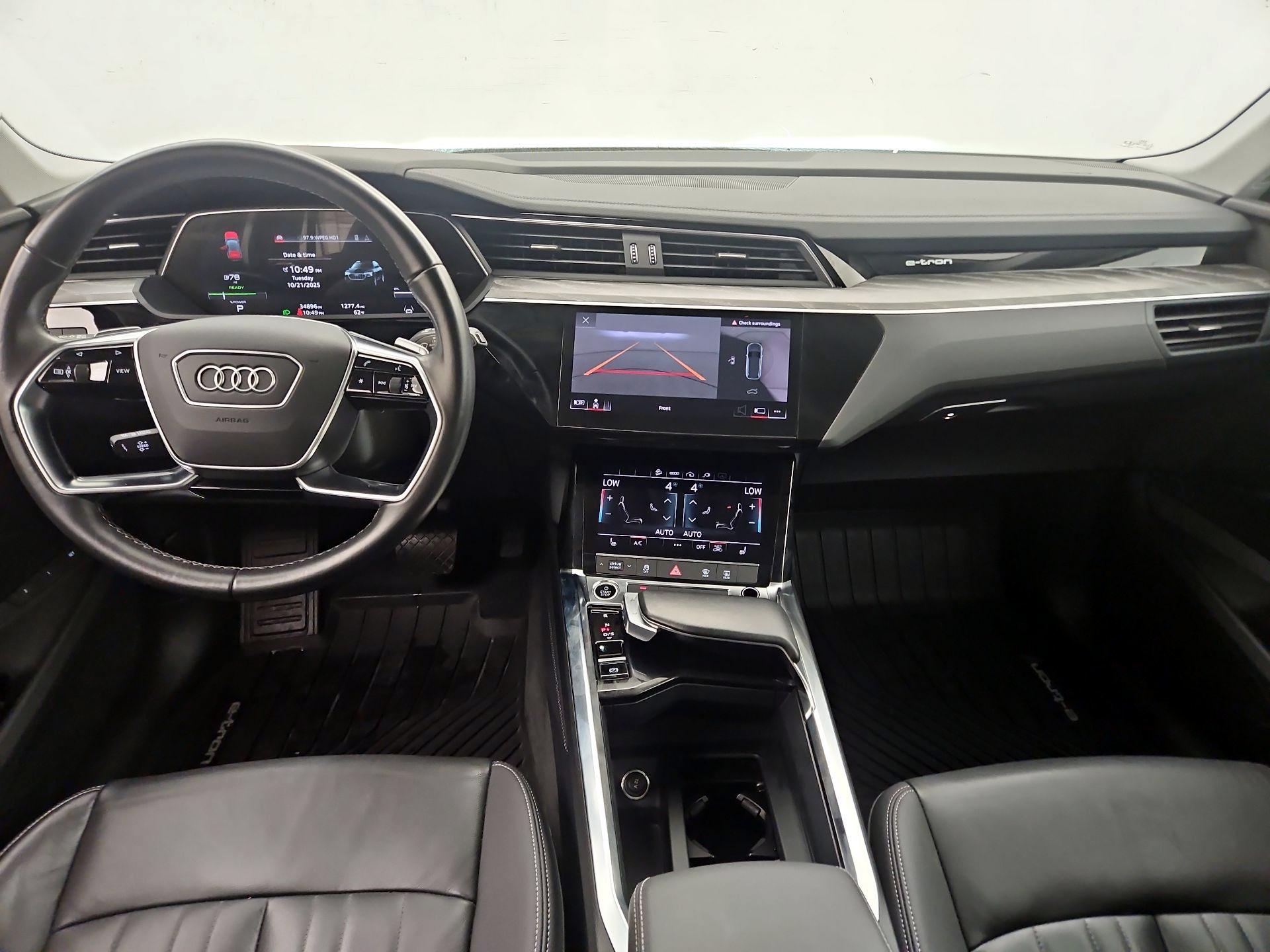 Thumbnail: 2022 Audi e-tron - 9