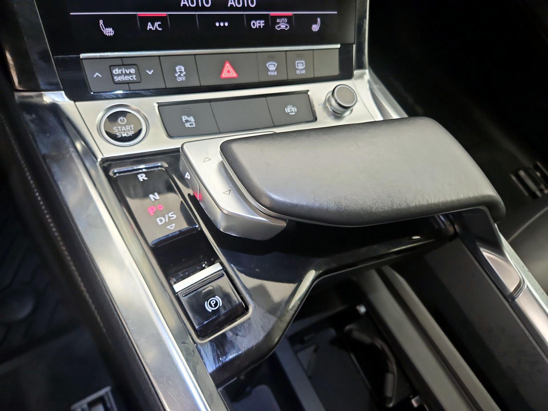 Thumbnail: 2022 Audi e-tron - 17