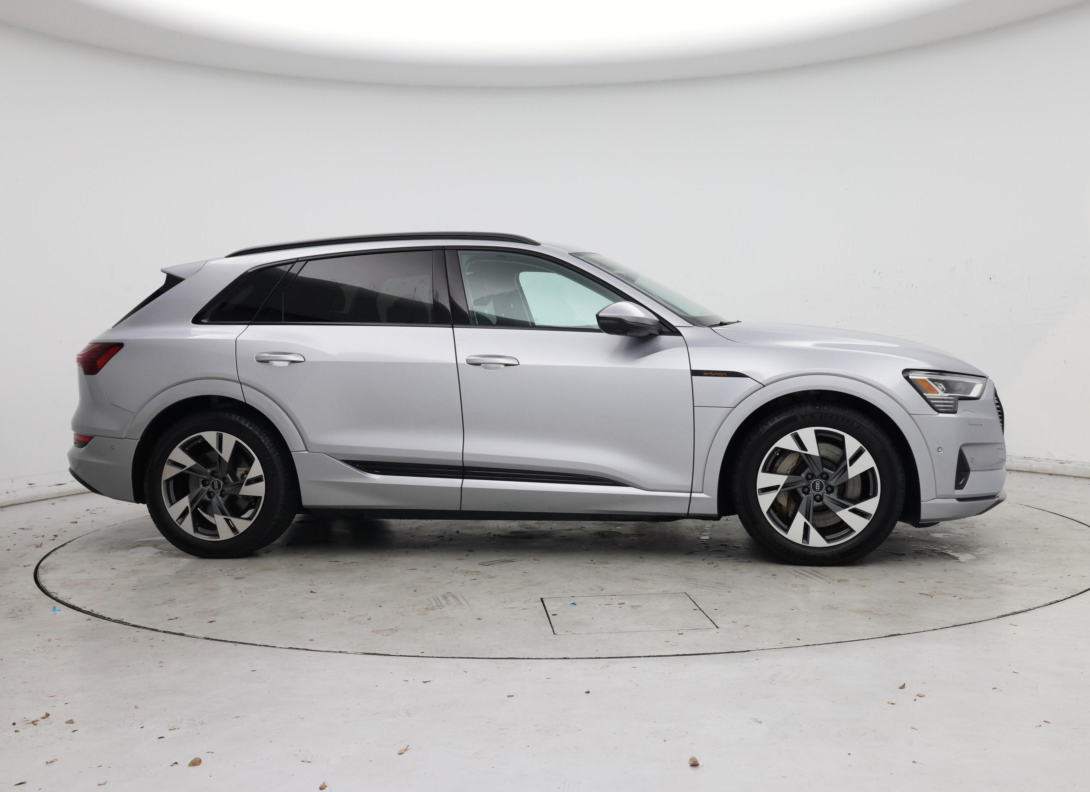 Thumbnail: 2022 Audi e-tron - 7