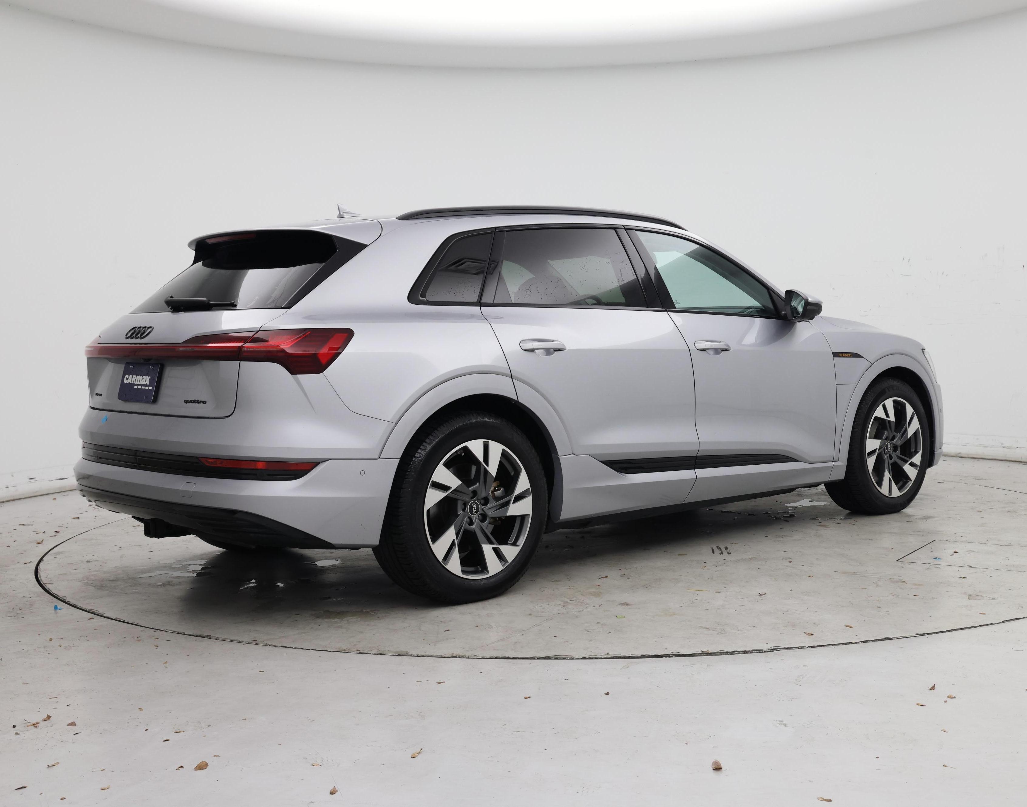 Thumbnail: 2022 Audi e-tron - 8