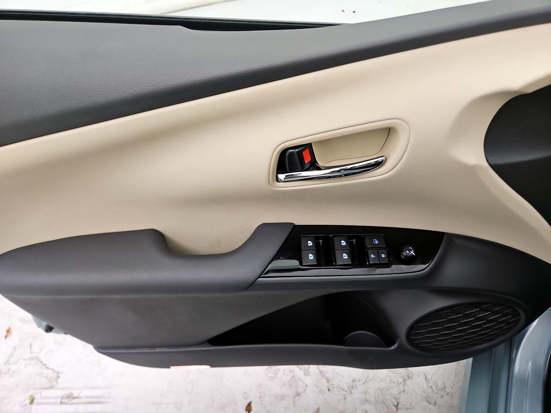 Thumbnail: 2016 Toyota Prius - 12