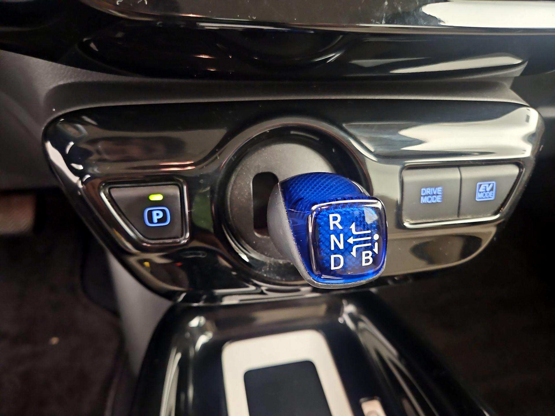 Thumbnail: 2016 Toyota Prius - 18