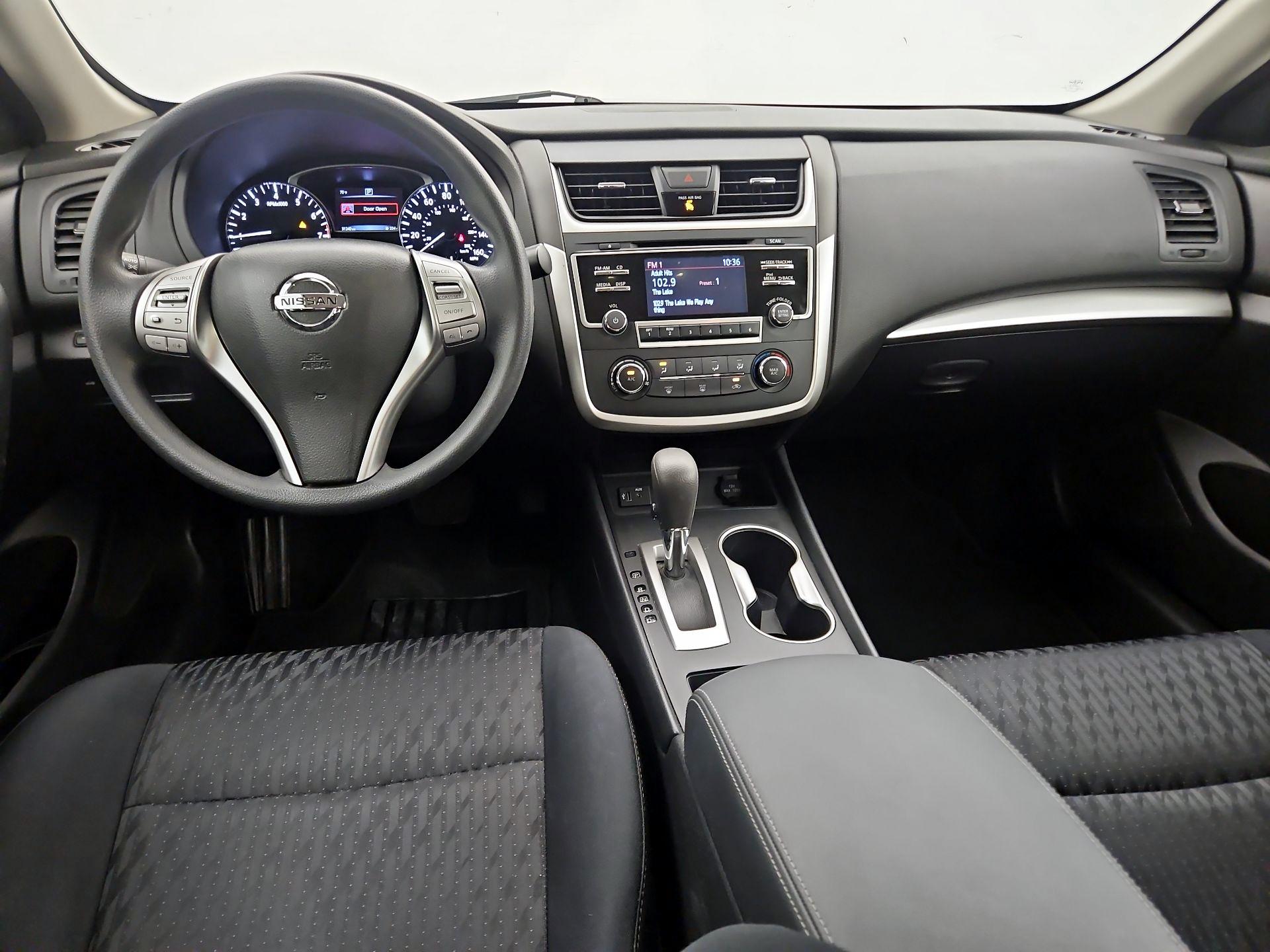 Thumbnail: 2017 Nissan Altima - 9