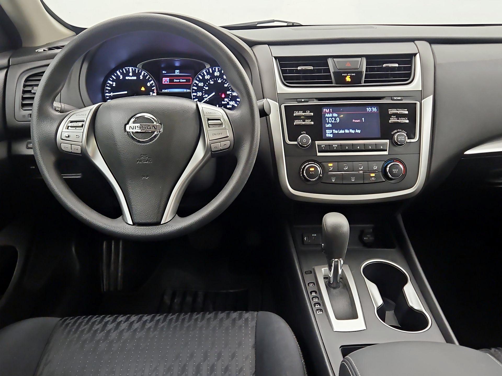 Thumbnail: 2017 Nissan Altima - 10