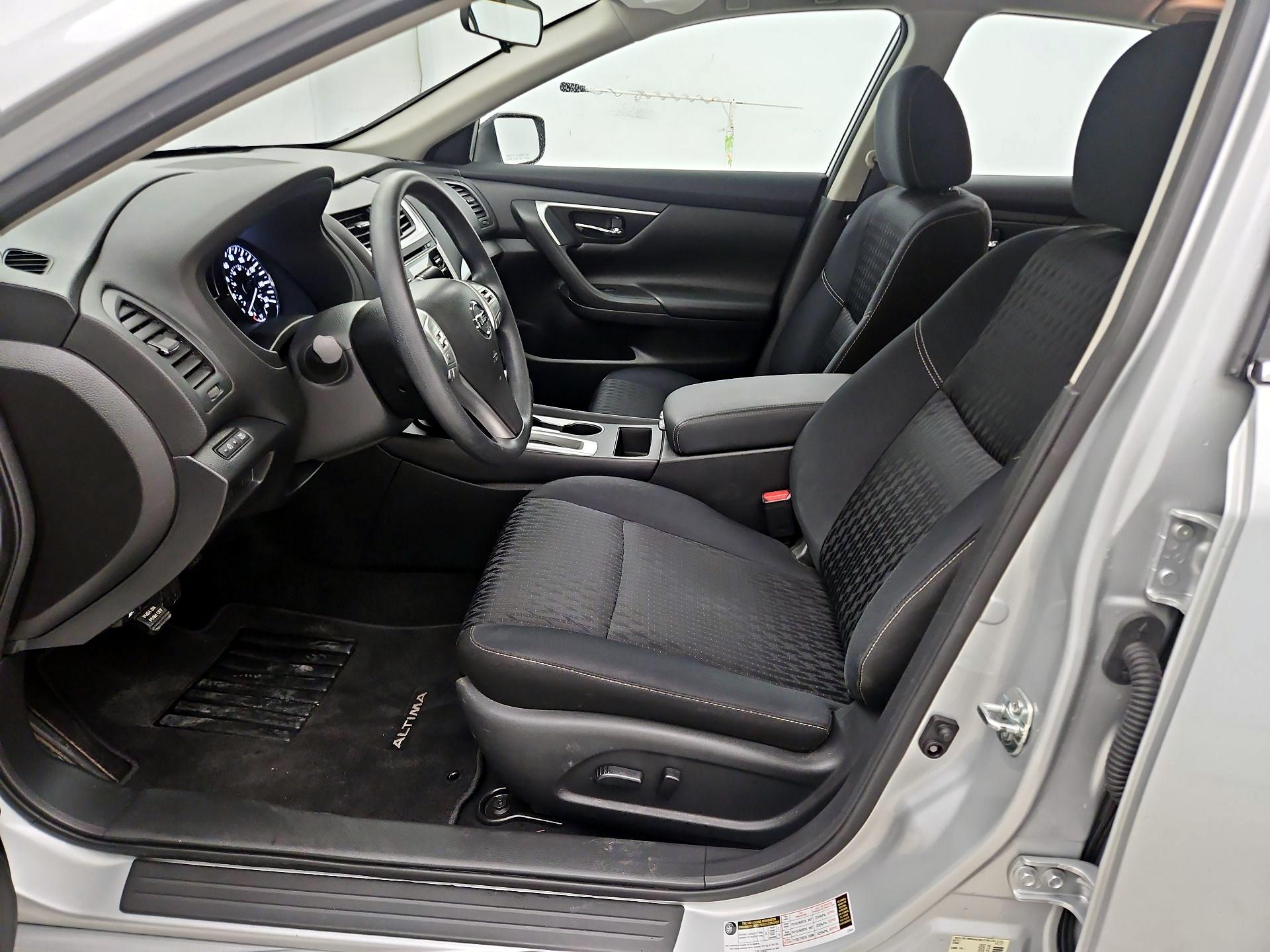Thumbnail: 2017 Nissan Altima - 11