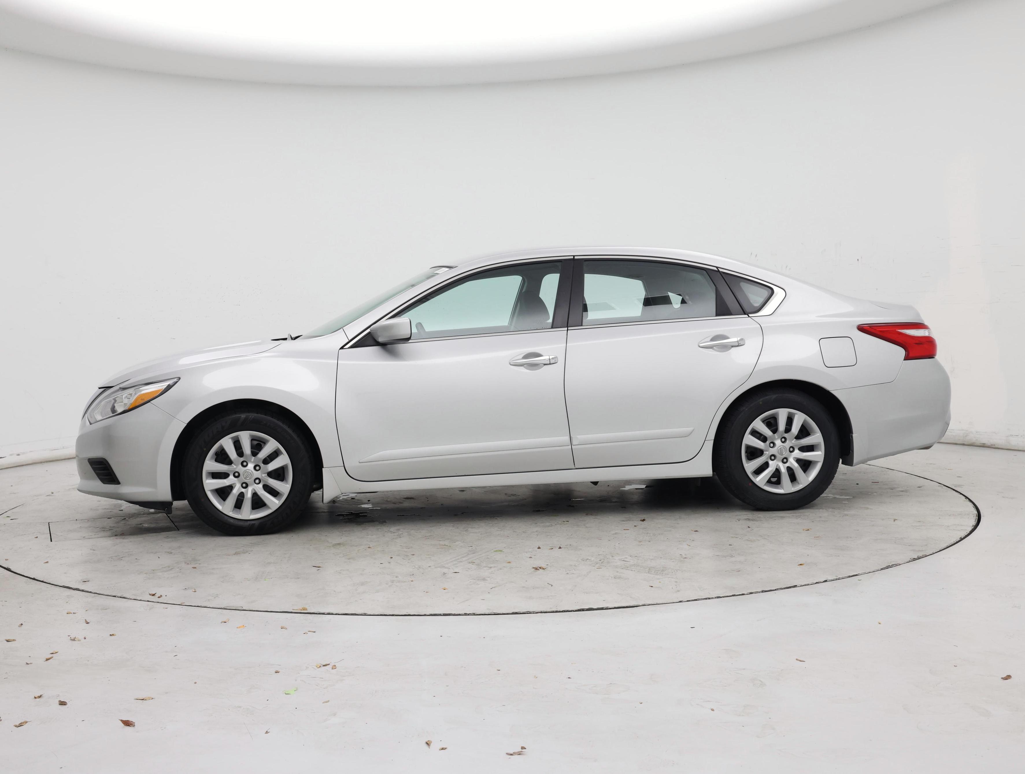 Thumbnail: 2017 Nissan Altima - 3