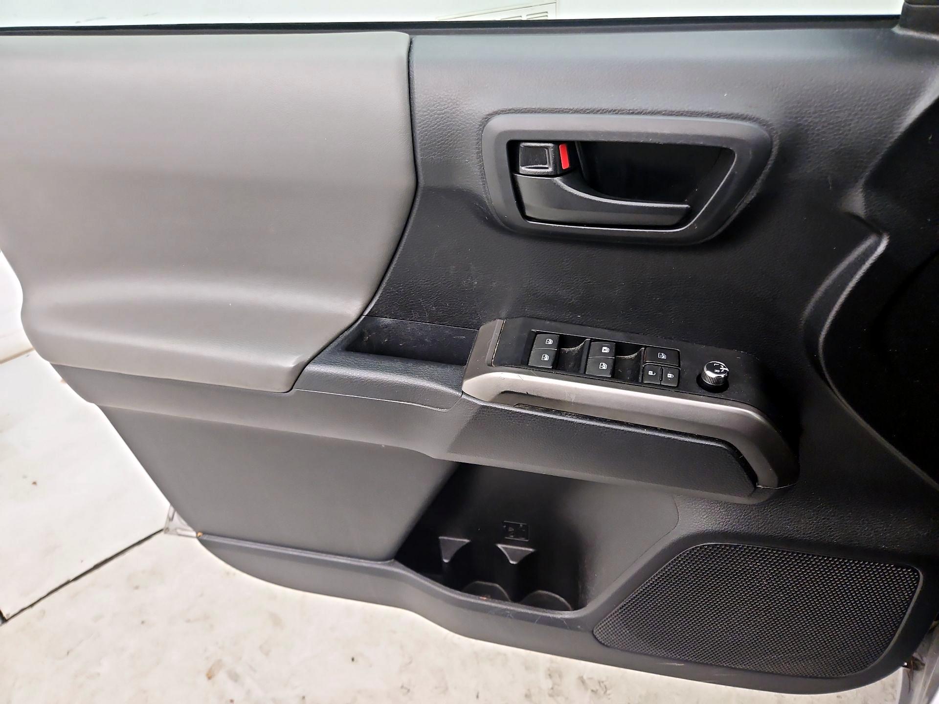 Thumbnail: 2017 Toyota Tacoma - 12