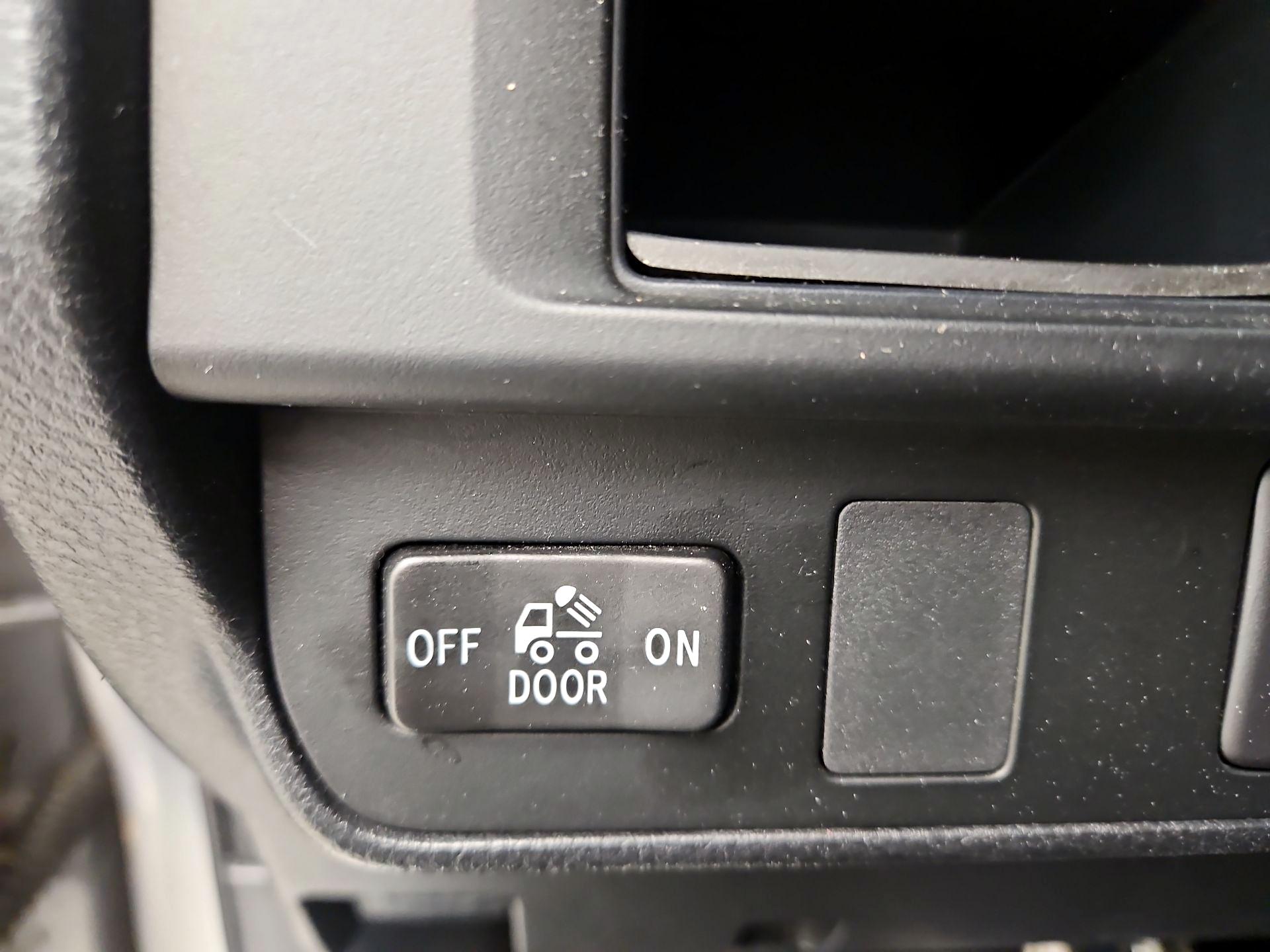 Thumbnail: 2017 Toyota Tacoma - 13