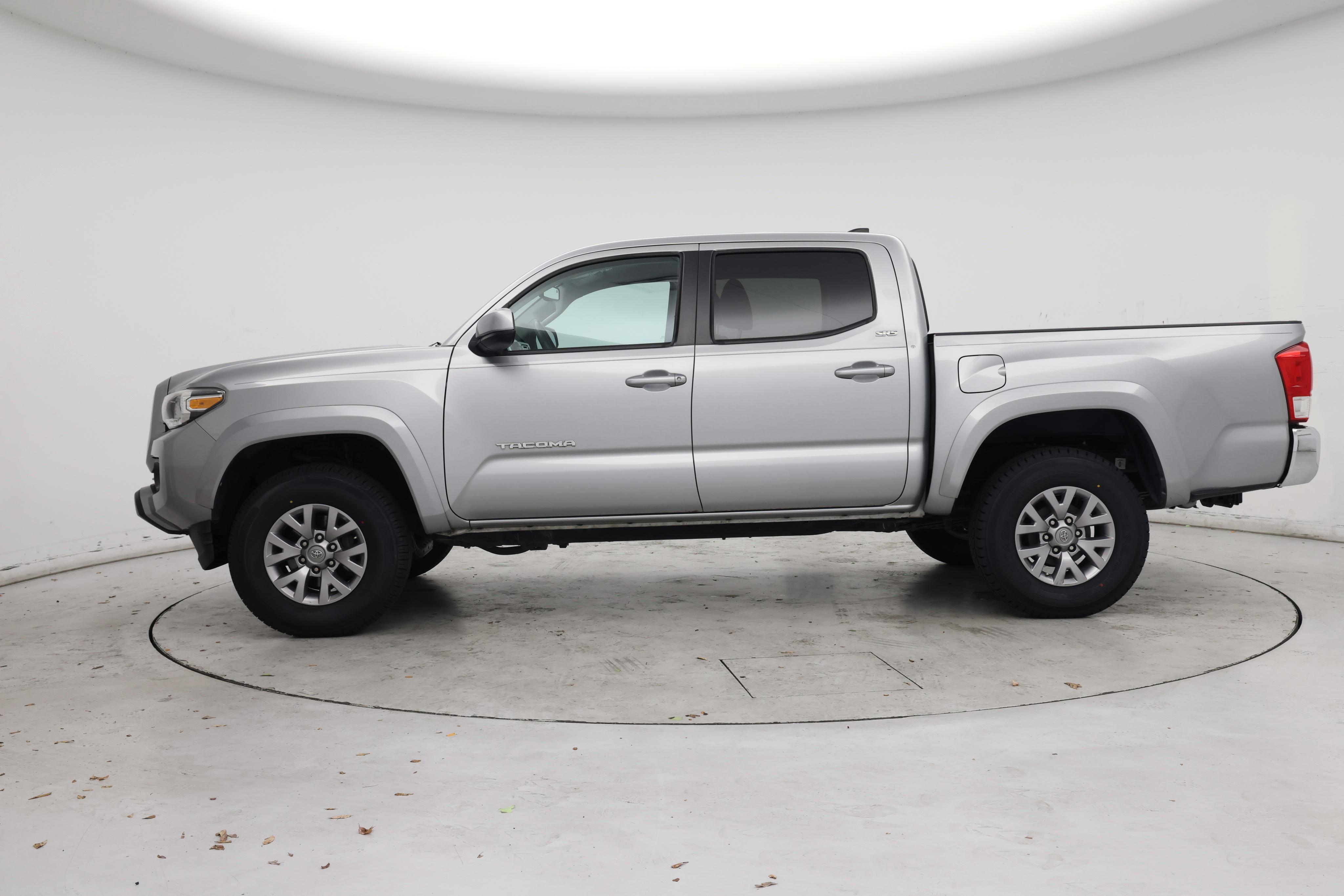 Thumbnail: 2017 Toyota Tacoma - 3