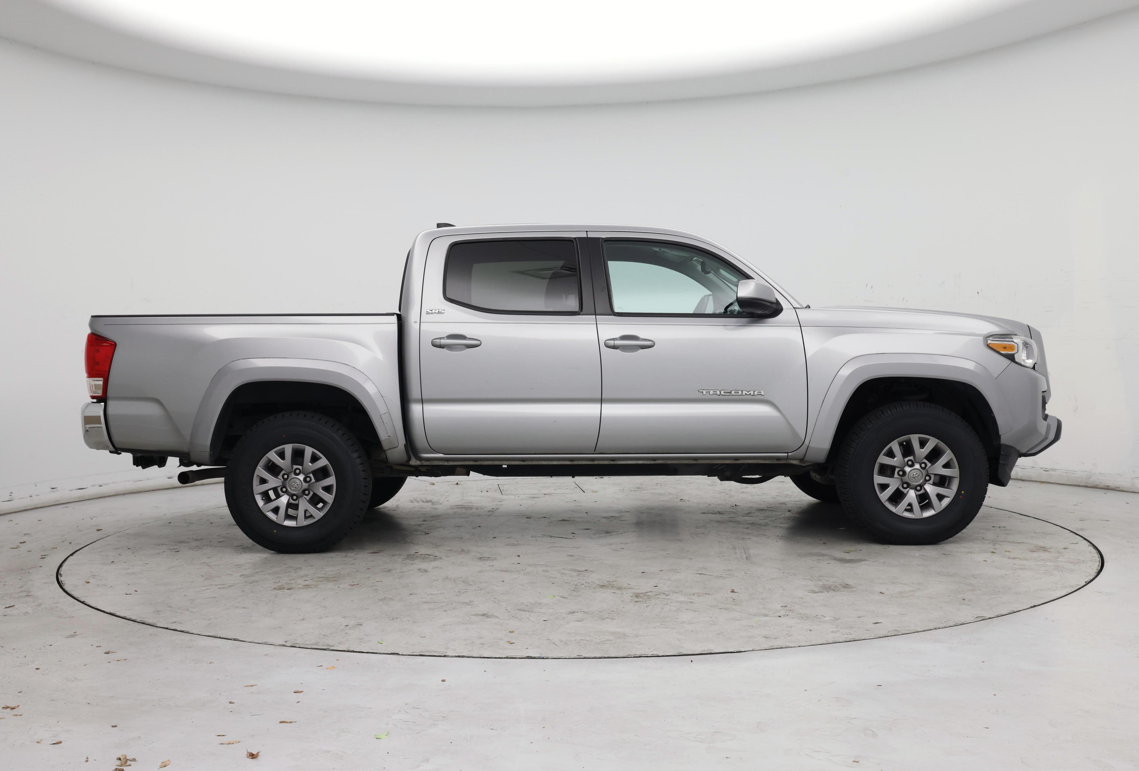 Thumbnail: 2017 Toyota Tacoma - 7