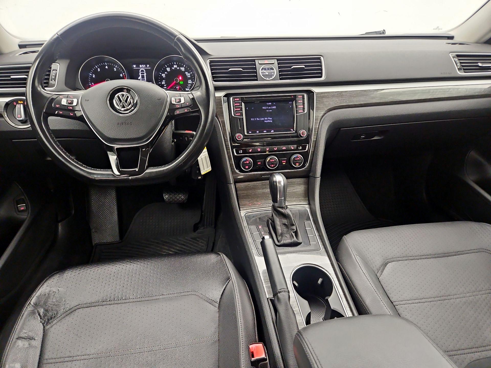 Thumbnail: 2016 Volkswagen Passat - 9