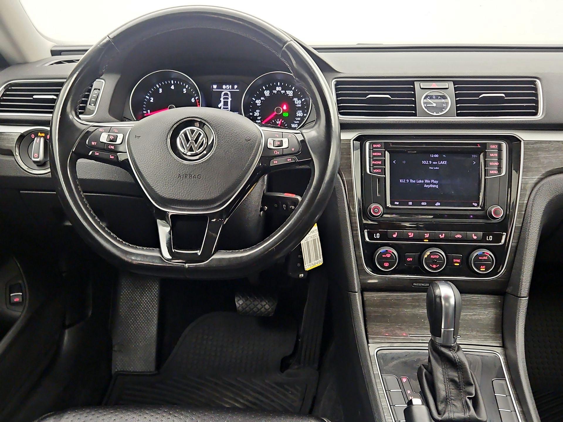 Thumbnail: 2016 Volkswagen Passat - 10