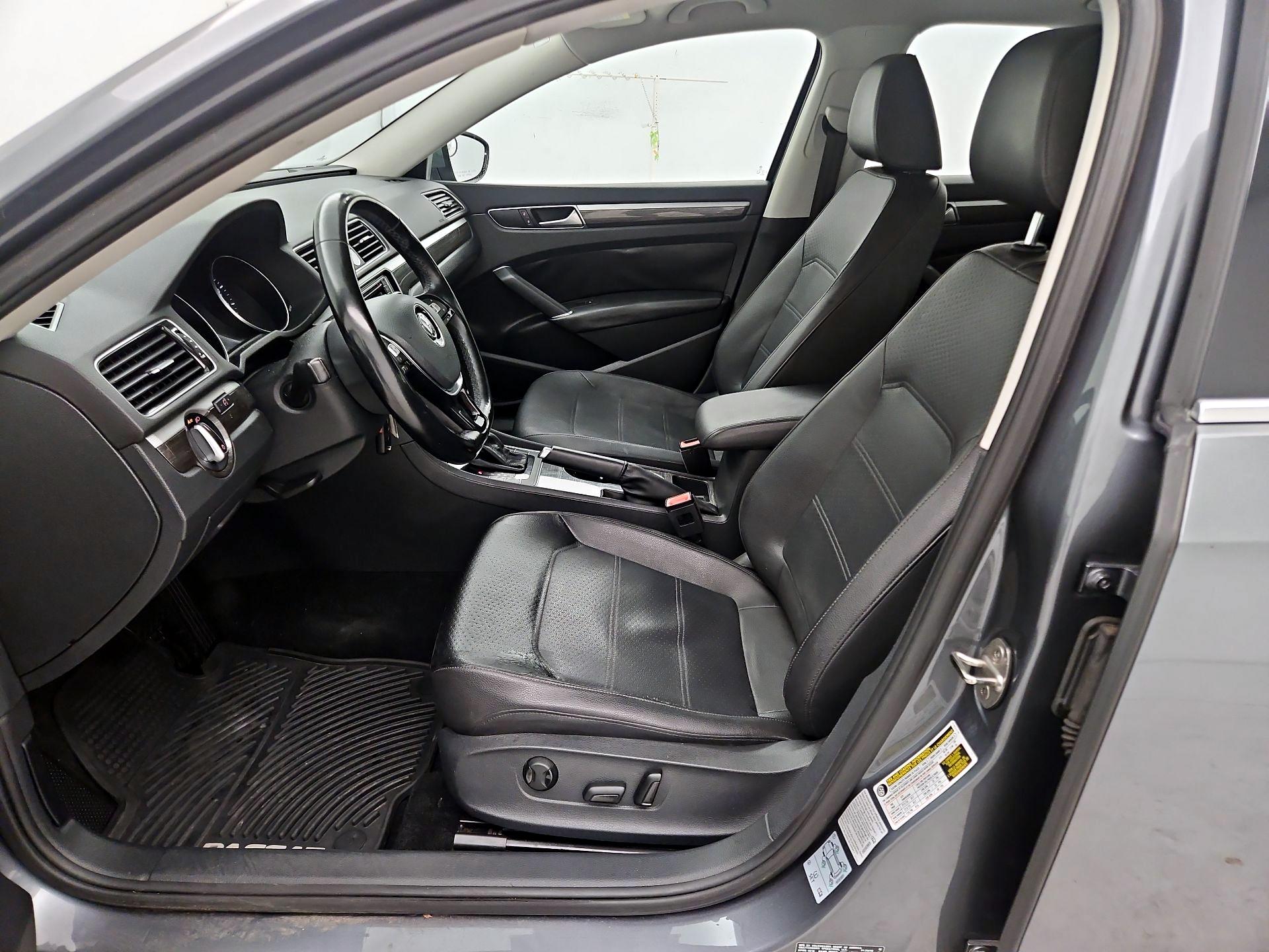 Thumbnail: 2016 Volkswagen Passat - 11