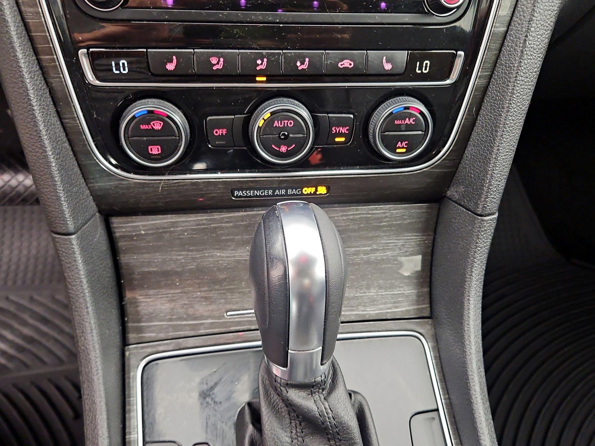 Thumbnail: 2016 Volkswagen Passat - 16