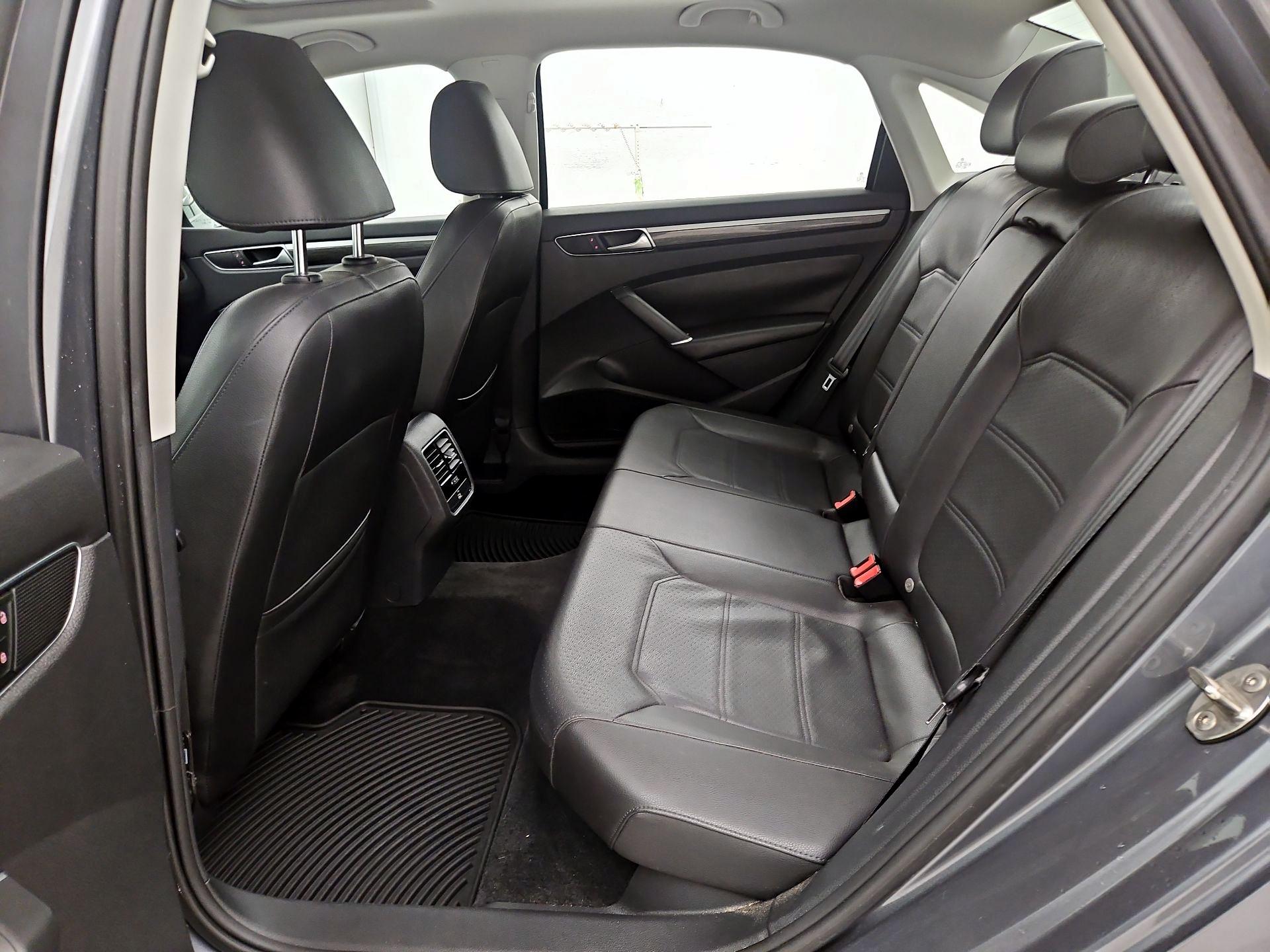 Thumbnail: 2016 Volkswagen Passat - 19