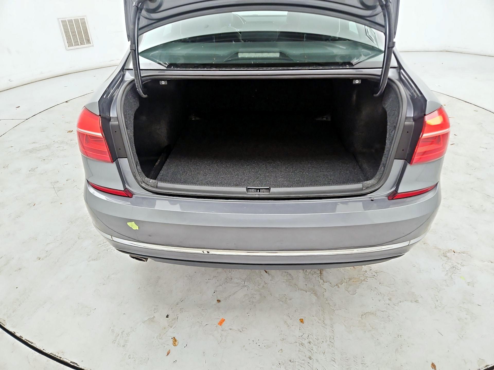 Thumbnail: 2016 Volkswagen Passat - 20