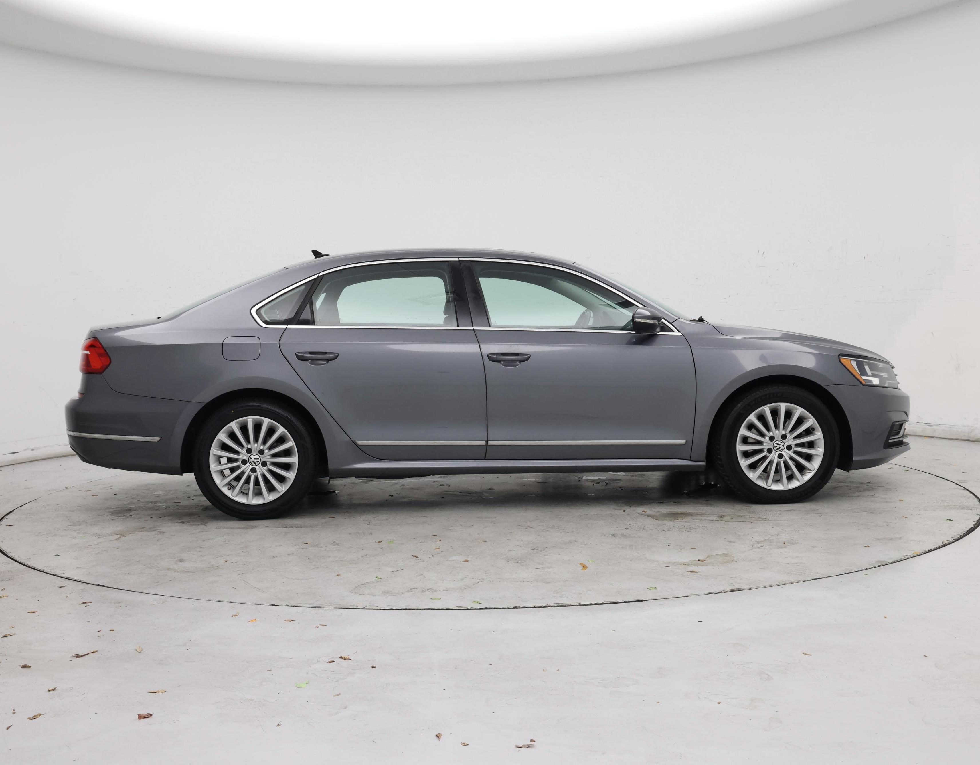 Thumbnail: 2016 Volkswagen Passat - 7
