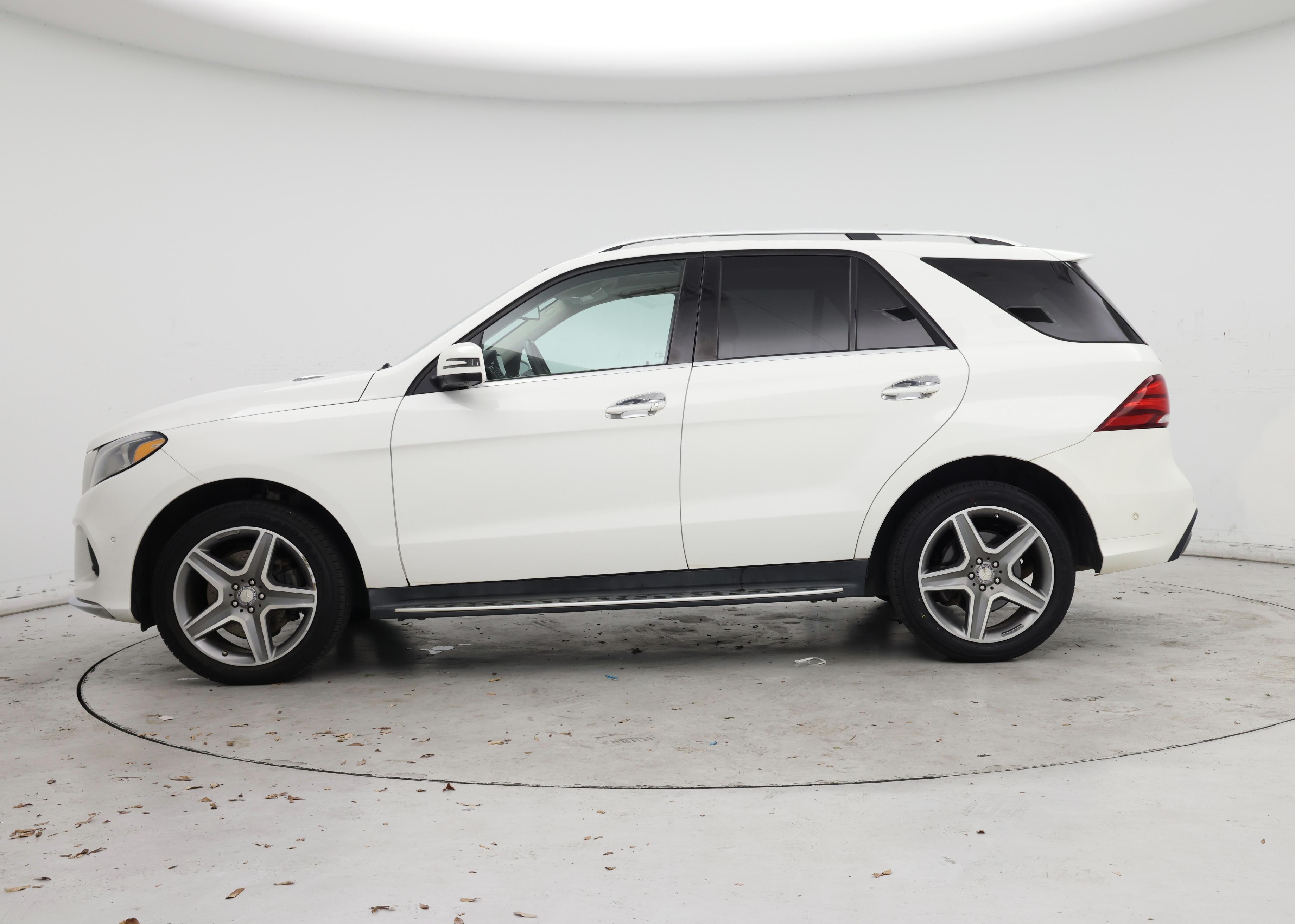 Thumbnail: 2017 Mercedes-Benz GLE - 3