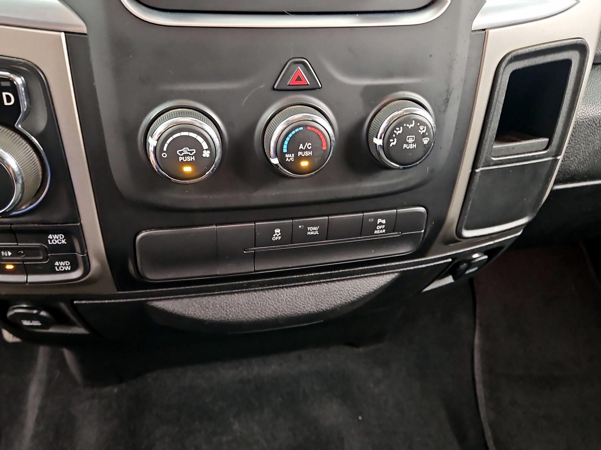 Thumbnail: 2019 RAM 1500 Classic - 16