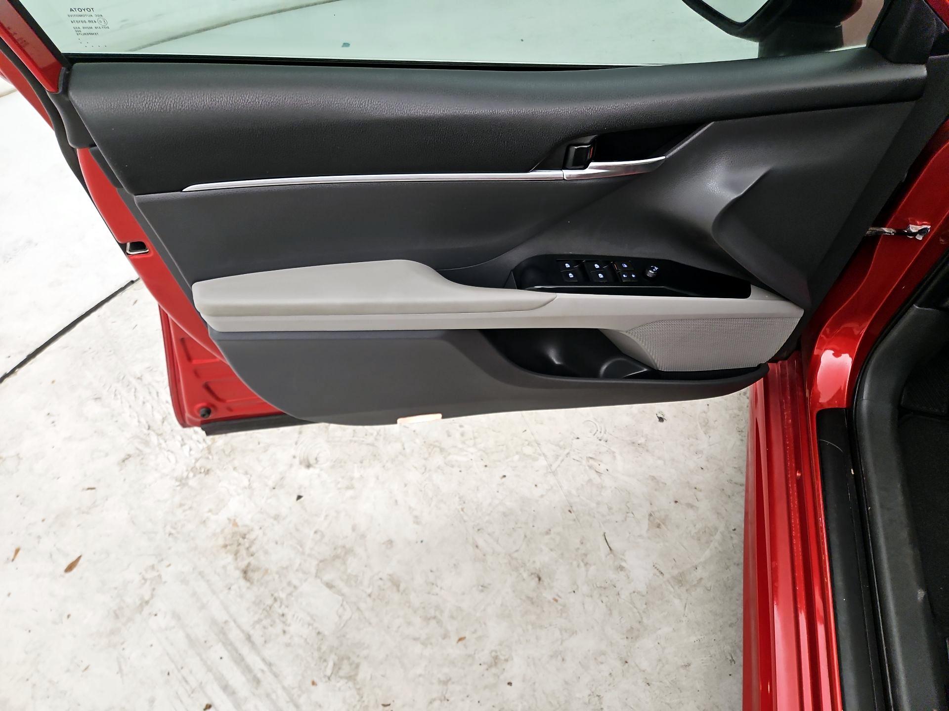 Thumbnail: 2019 Toyota Camry - 12