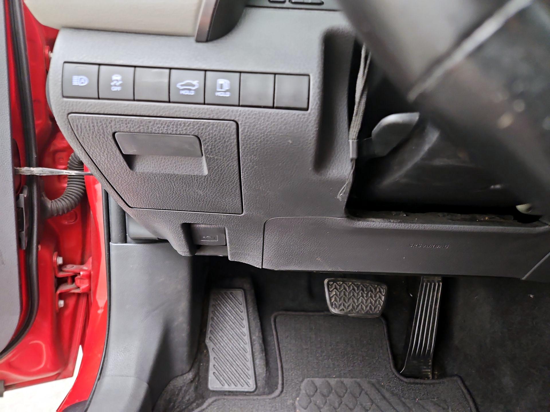 Thumbnail: 2019 Toyota Camry - 13