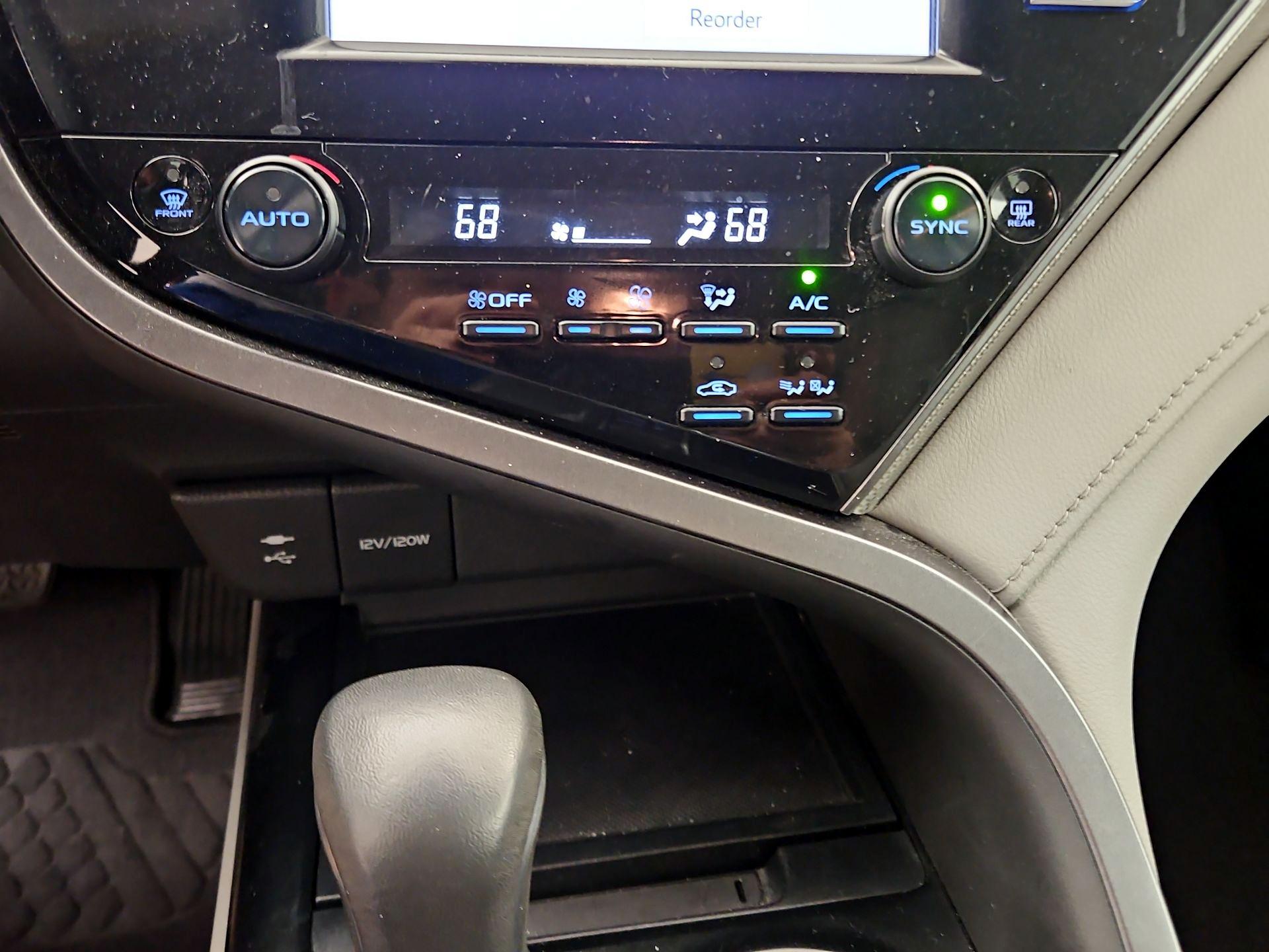 Thumbnail: 2019 Toyota Camry - 16