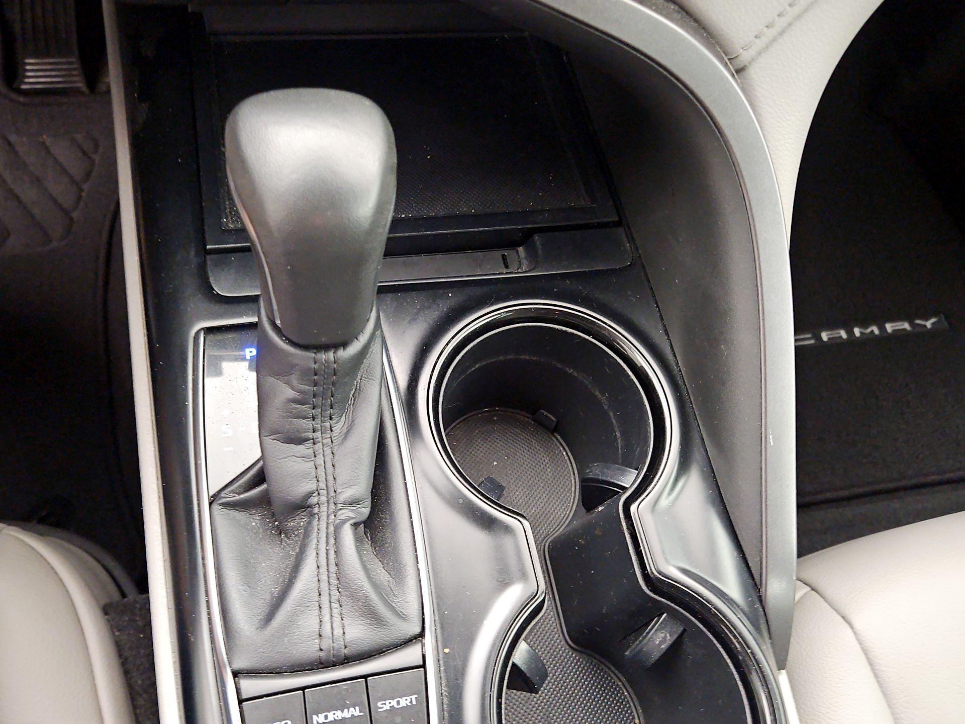 Thumbnail: 2019 Toyota Camry - 17