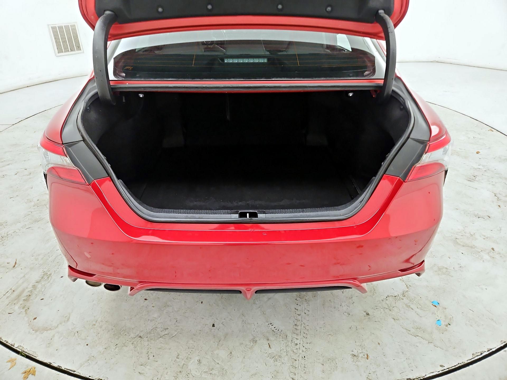 Thumbnail: 2019 Toyota Camry - 20