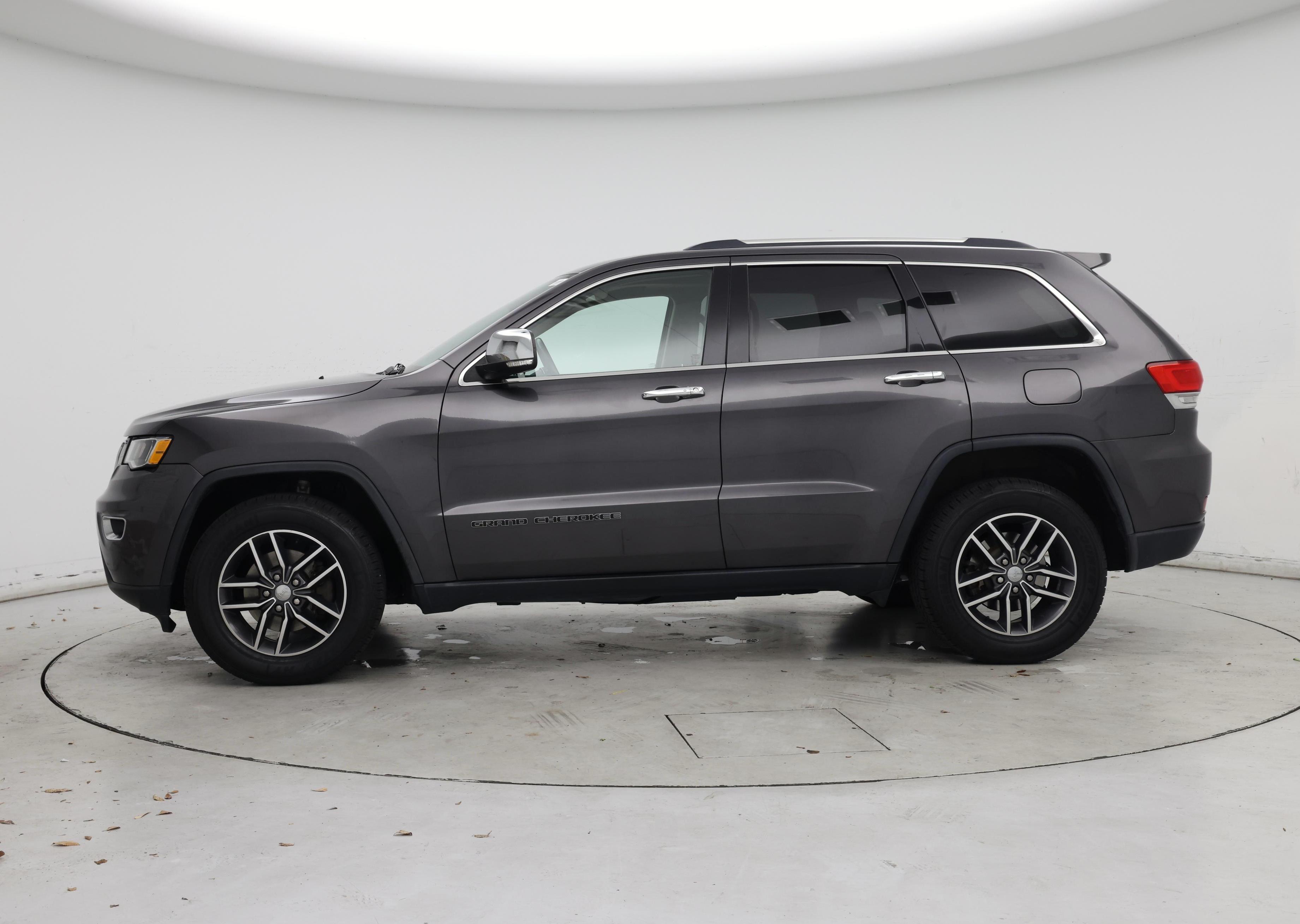 Thumbnail: 2017 Jeep Grand Cherokee - 3