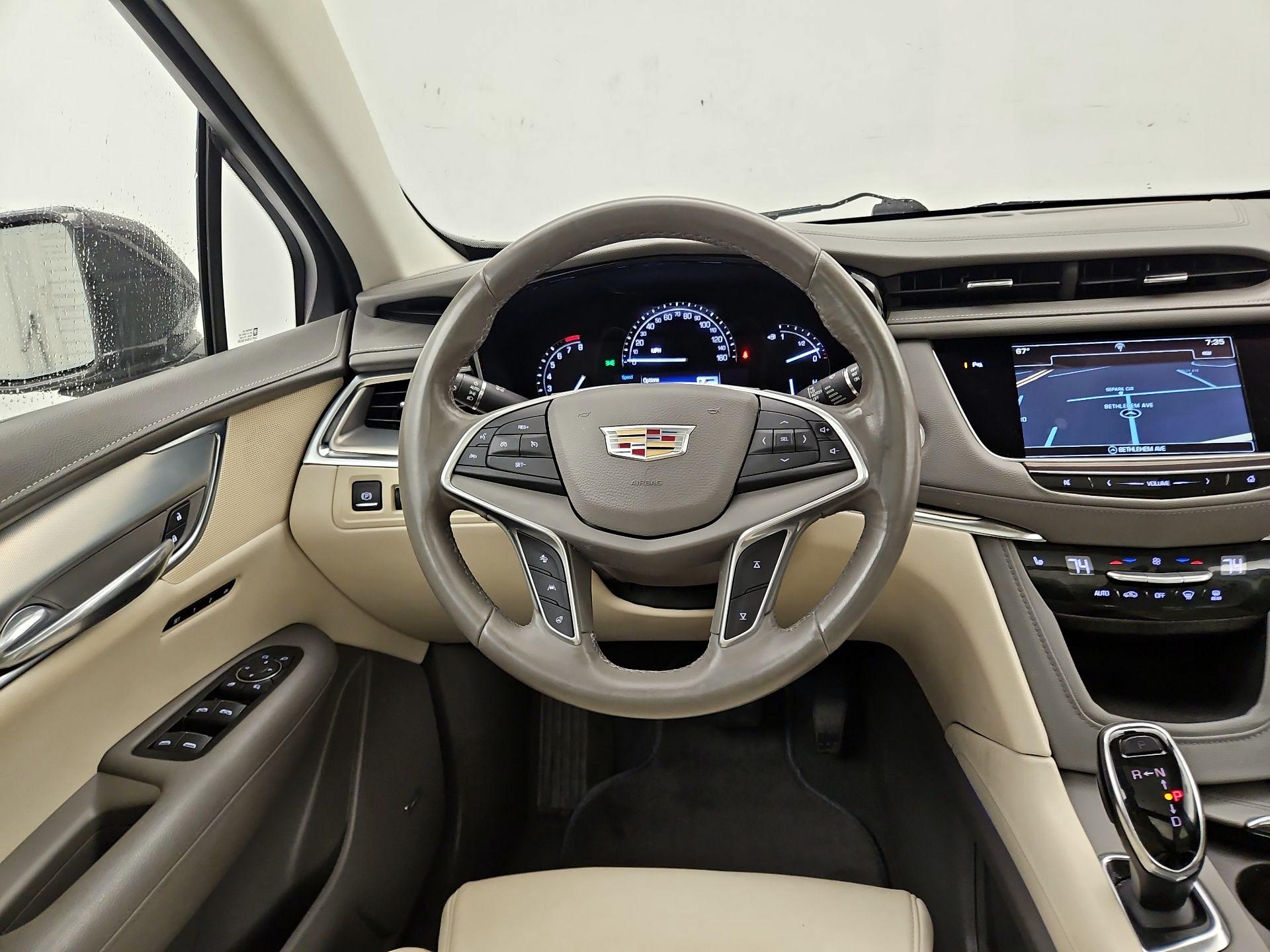 Thumbnail: 2017 Cadillac XT5 - 10