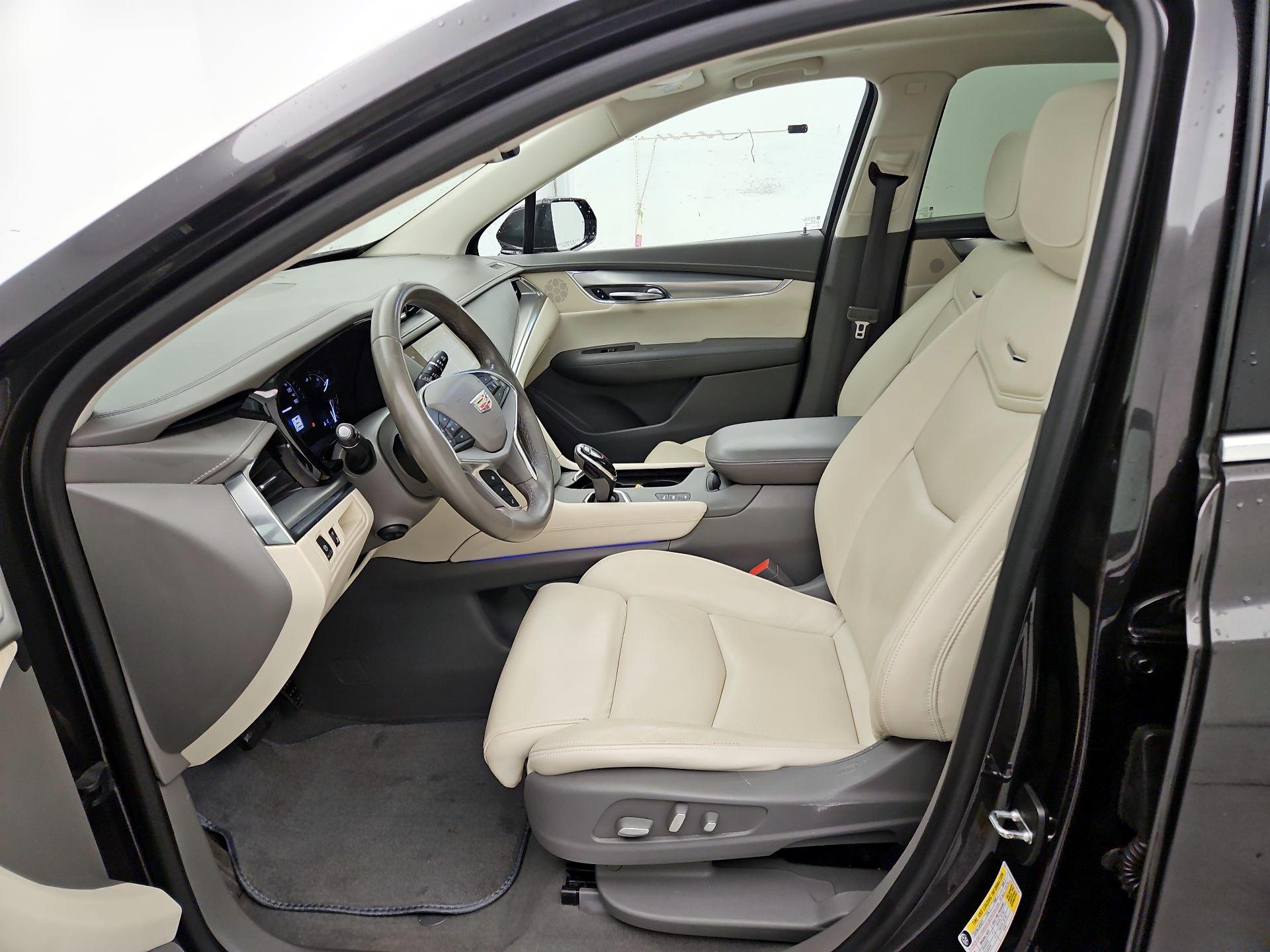Thumbnail: 2017 Cadillac XT5 - 11