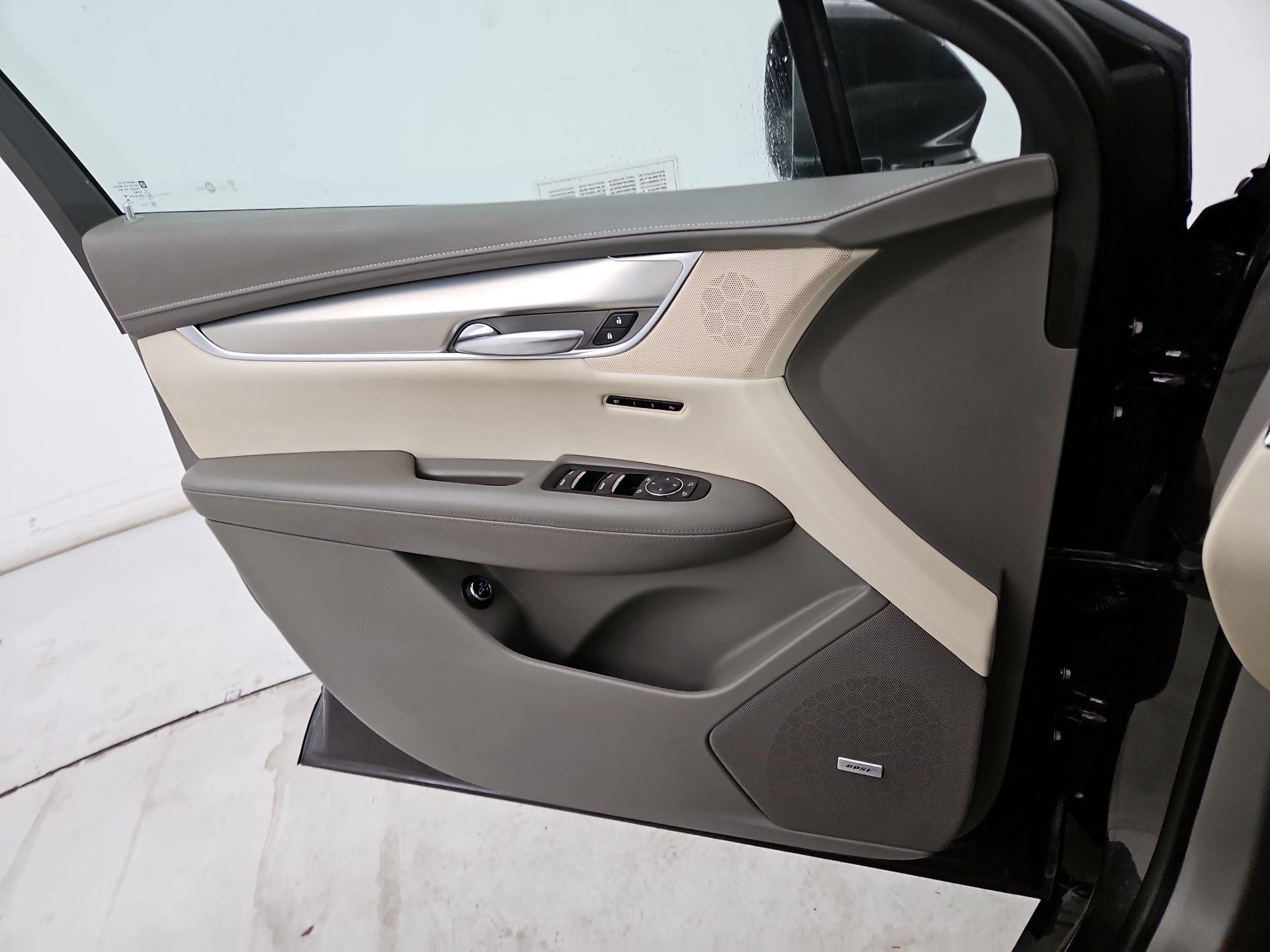 Thumbnail: 2017 Cadillac XT5 - 12