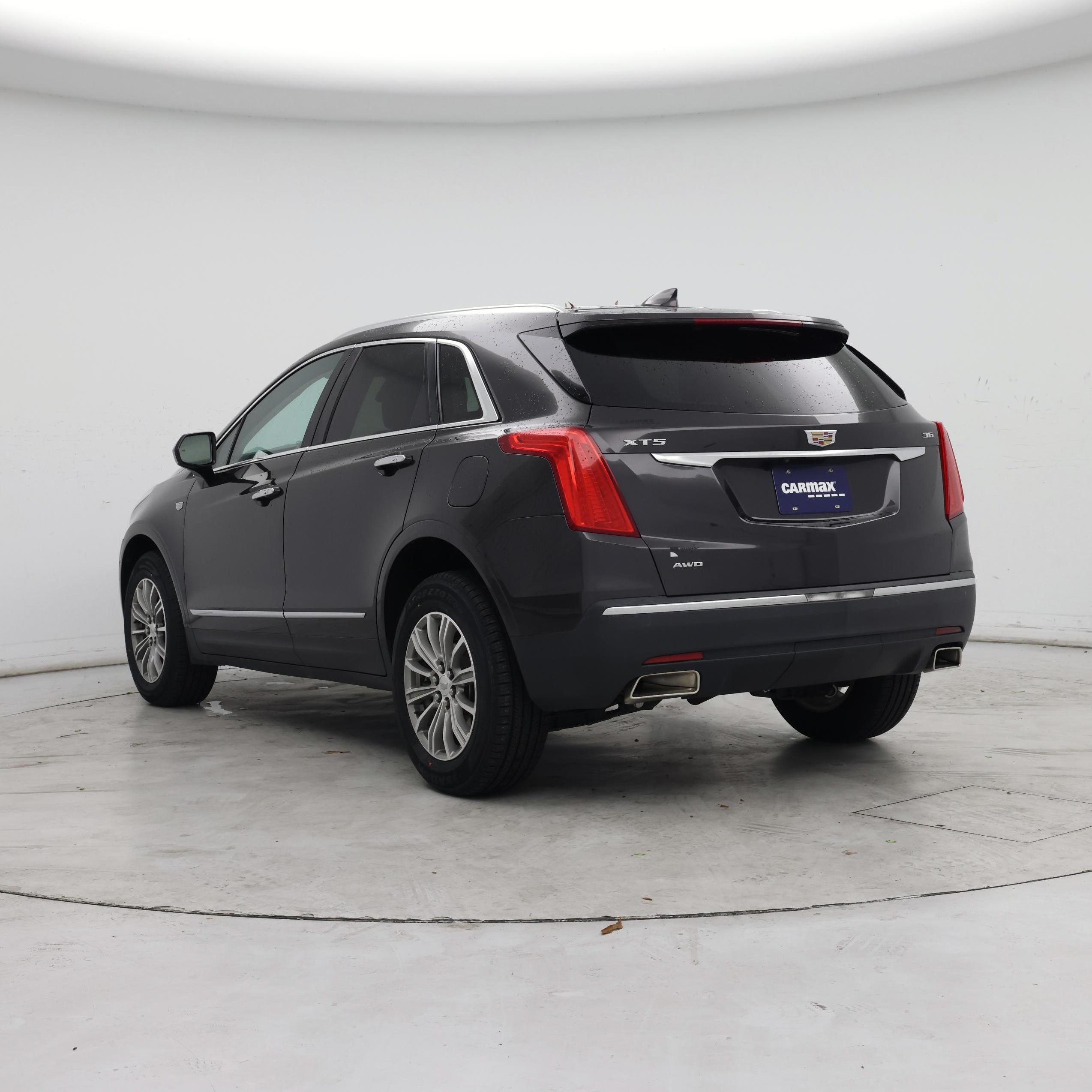 Thumbnail: 2017 Cadillac XT5 - 2