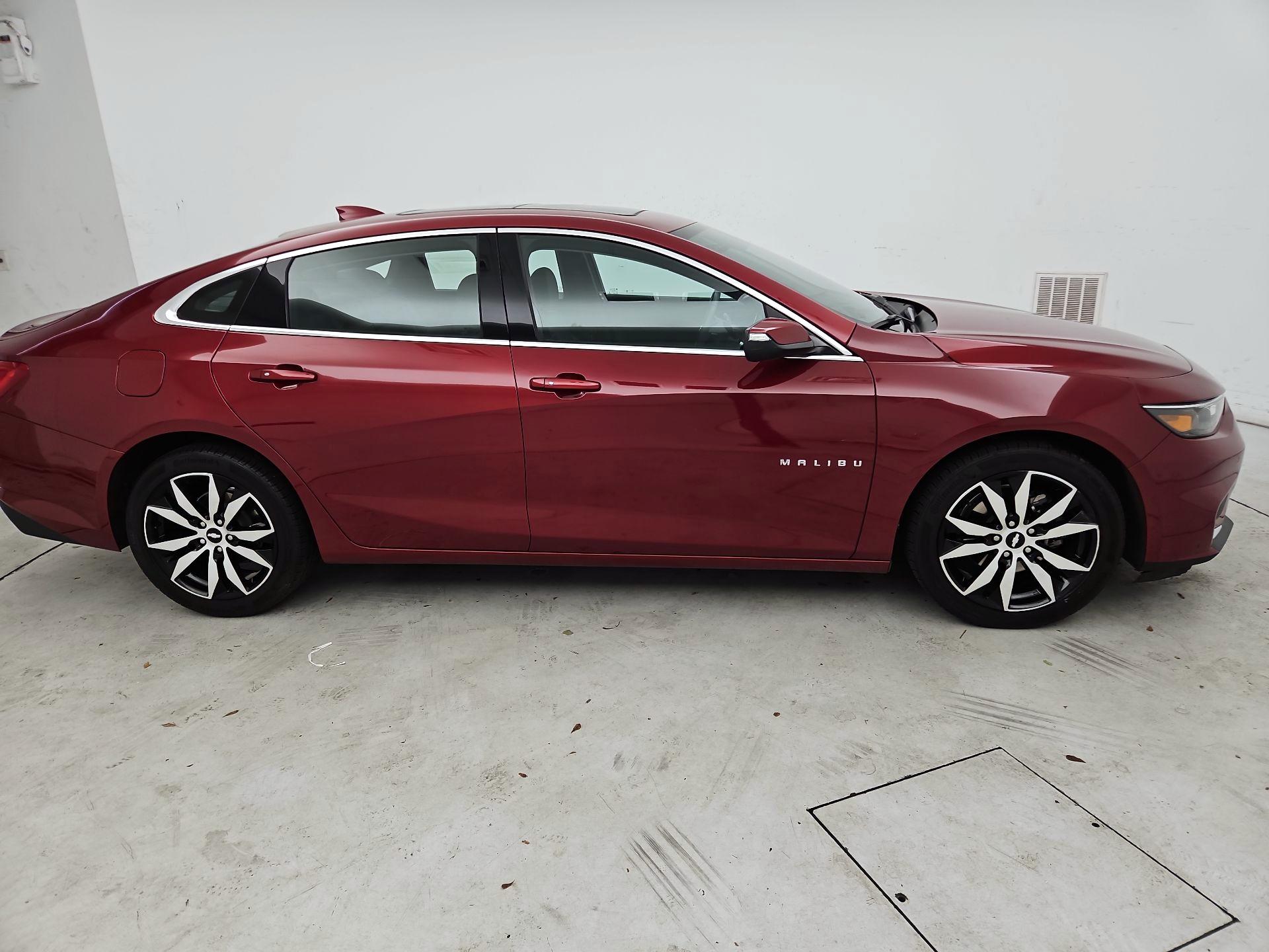 Thumbnail: 2017 Chevrolet Malibu - 4