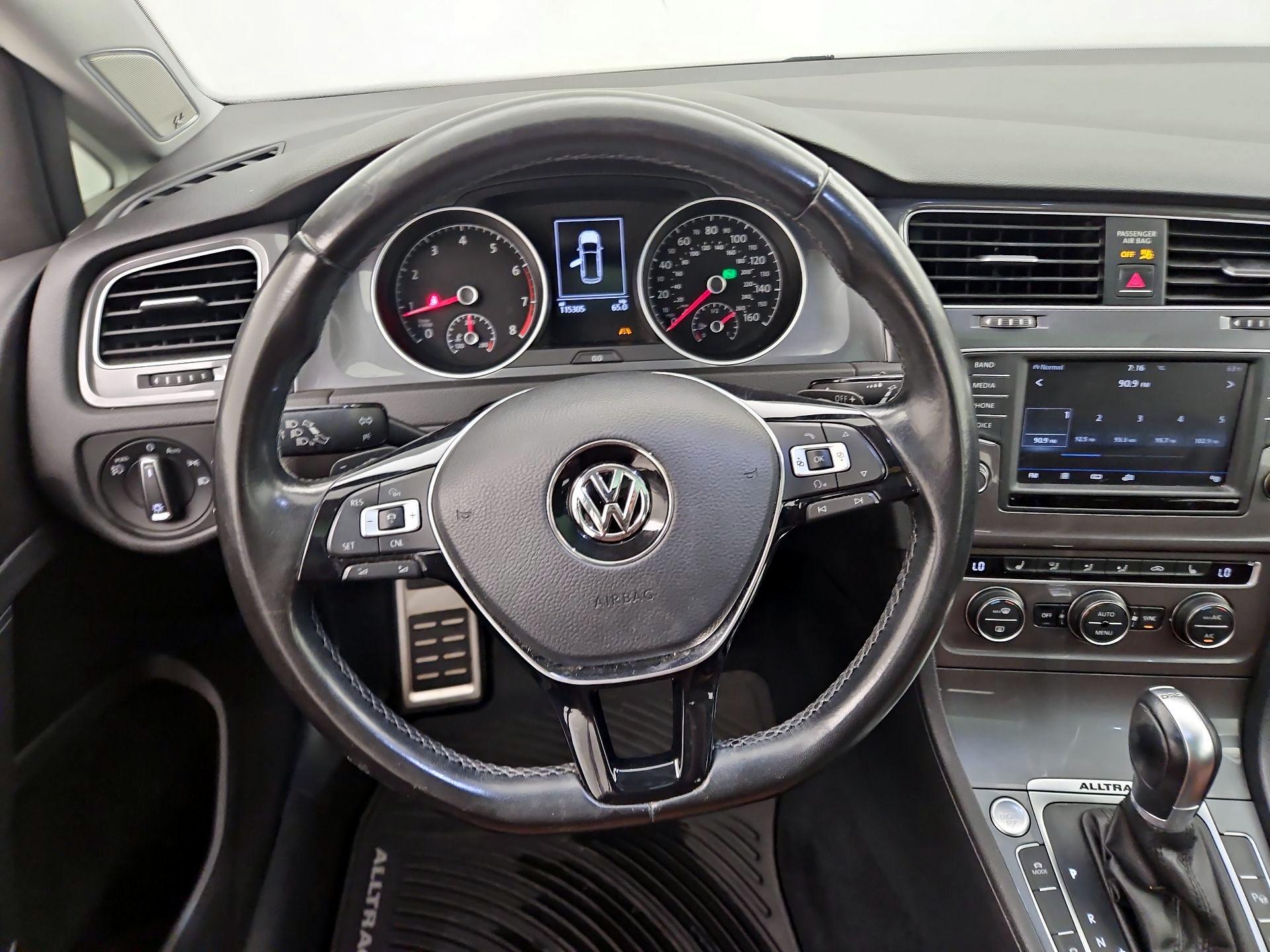 Thumbnail: 2017 Volkswagen Golf - 10