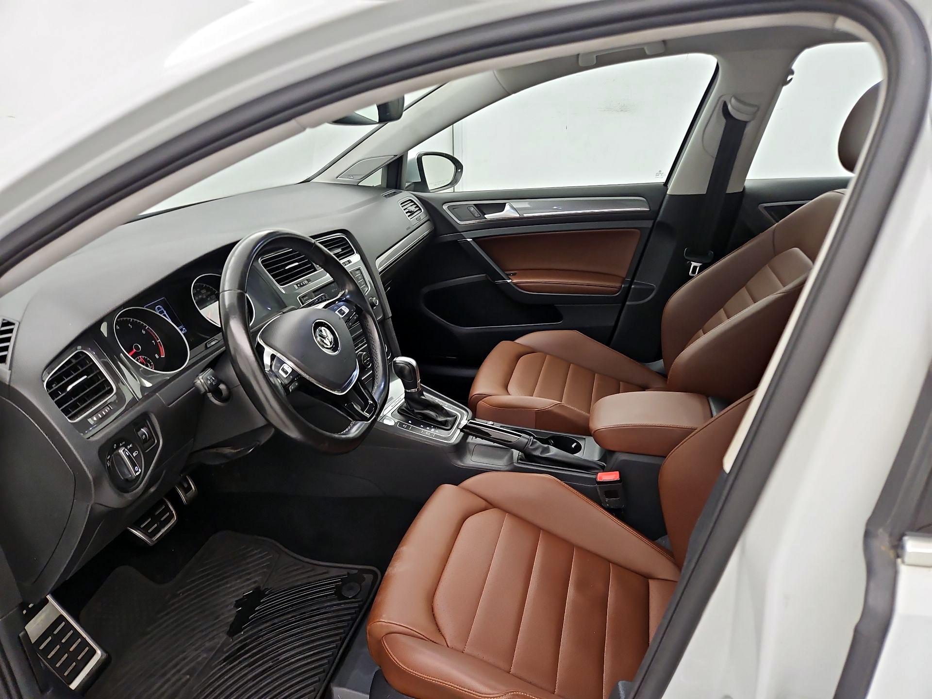 Thumbnail: 2017 Volkswagen Golf - 11