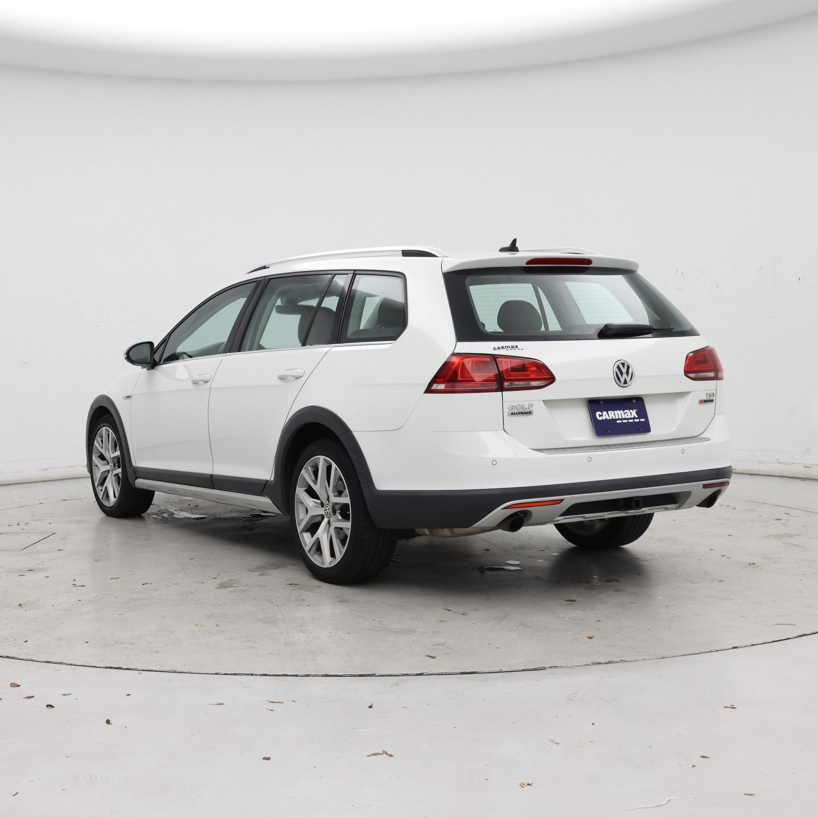 Thumbnail: 2017 Volkswagen Golf - 2