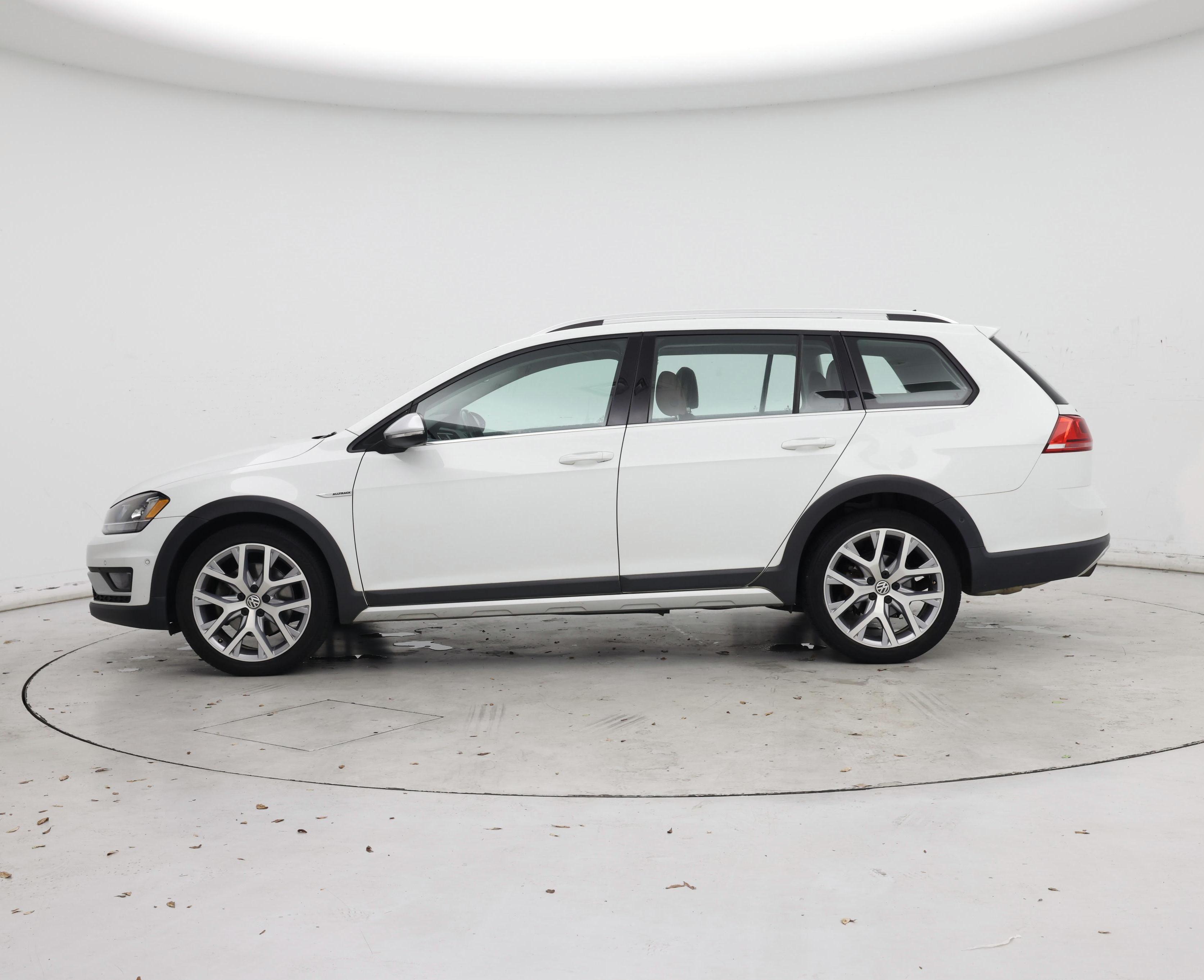 Thumbnail: 2017 Volkswagen Golf - 3