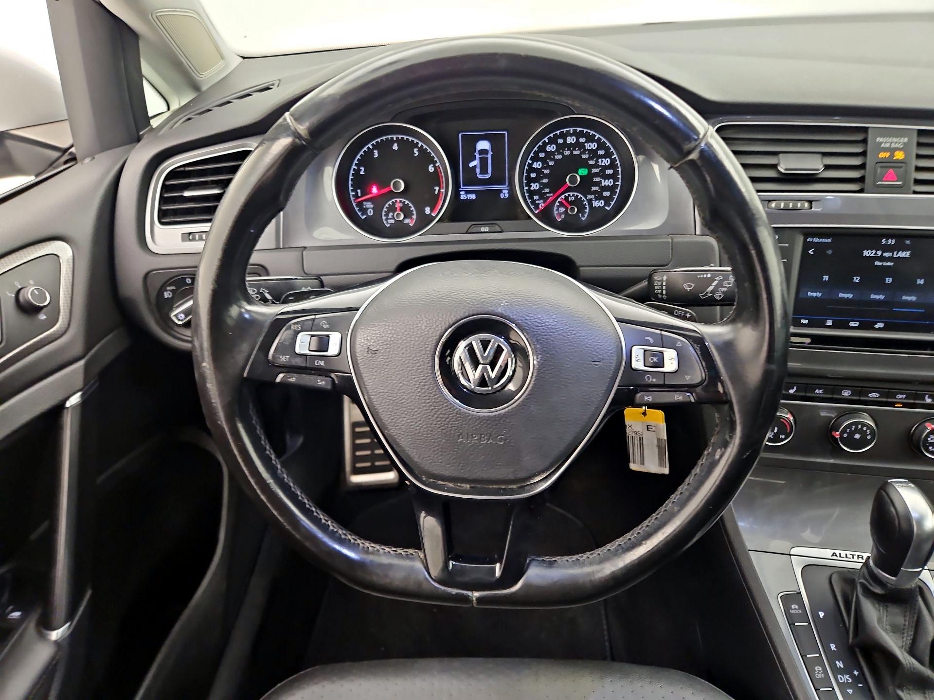 Thumbnail: 2017 Volkswagen Golf - 10