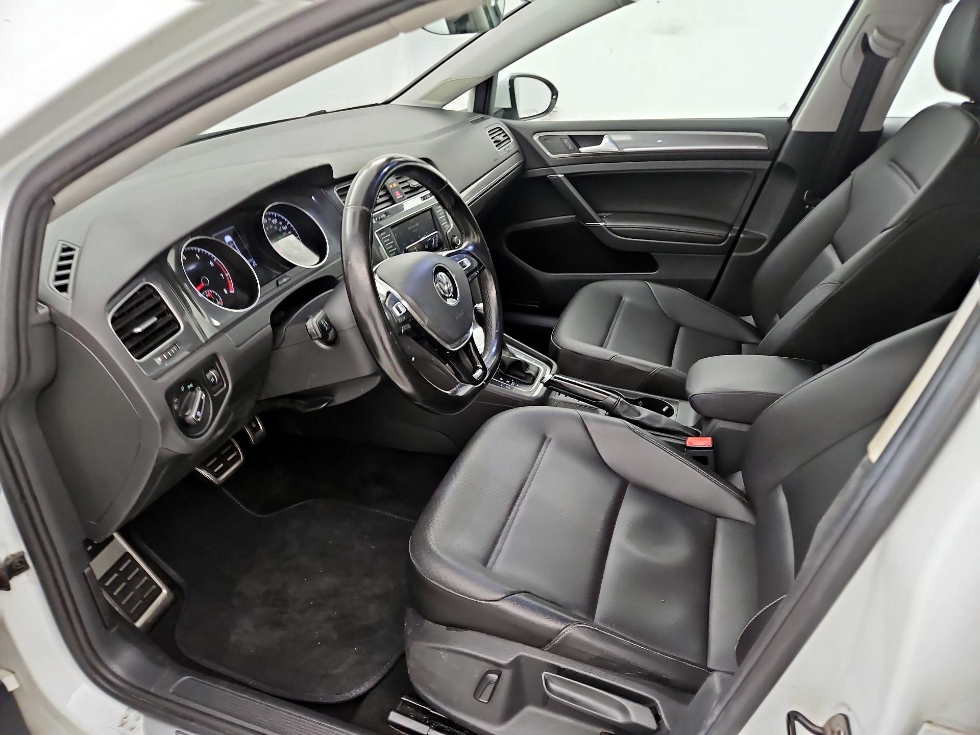 Thumbnail: 2017 Volkswagen Golf - 11