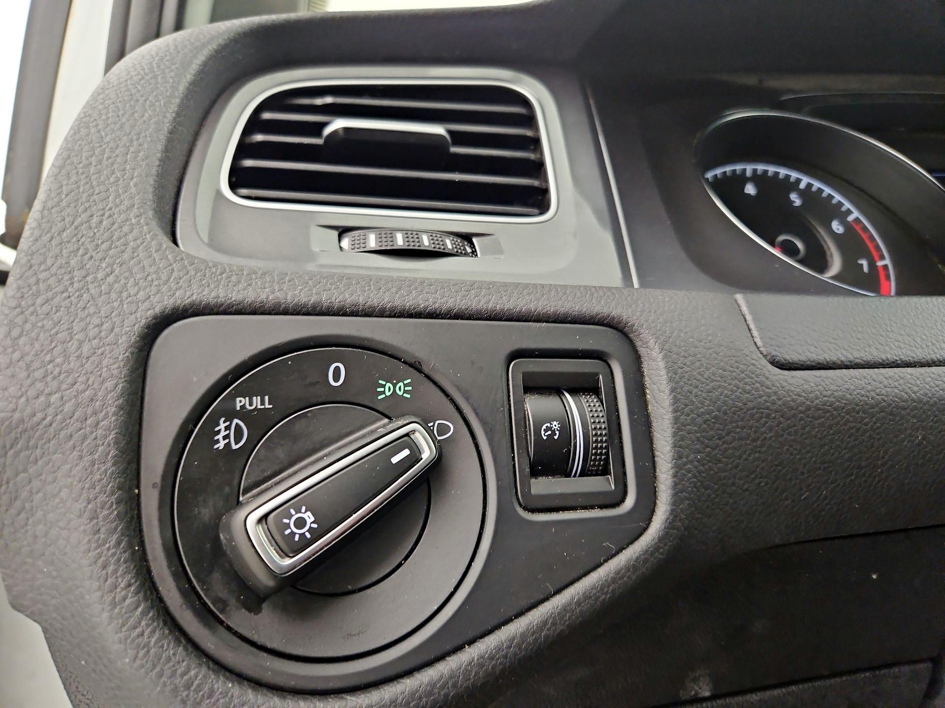 Thumbnail: 2017 Volkswagen Golf - 13